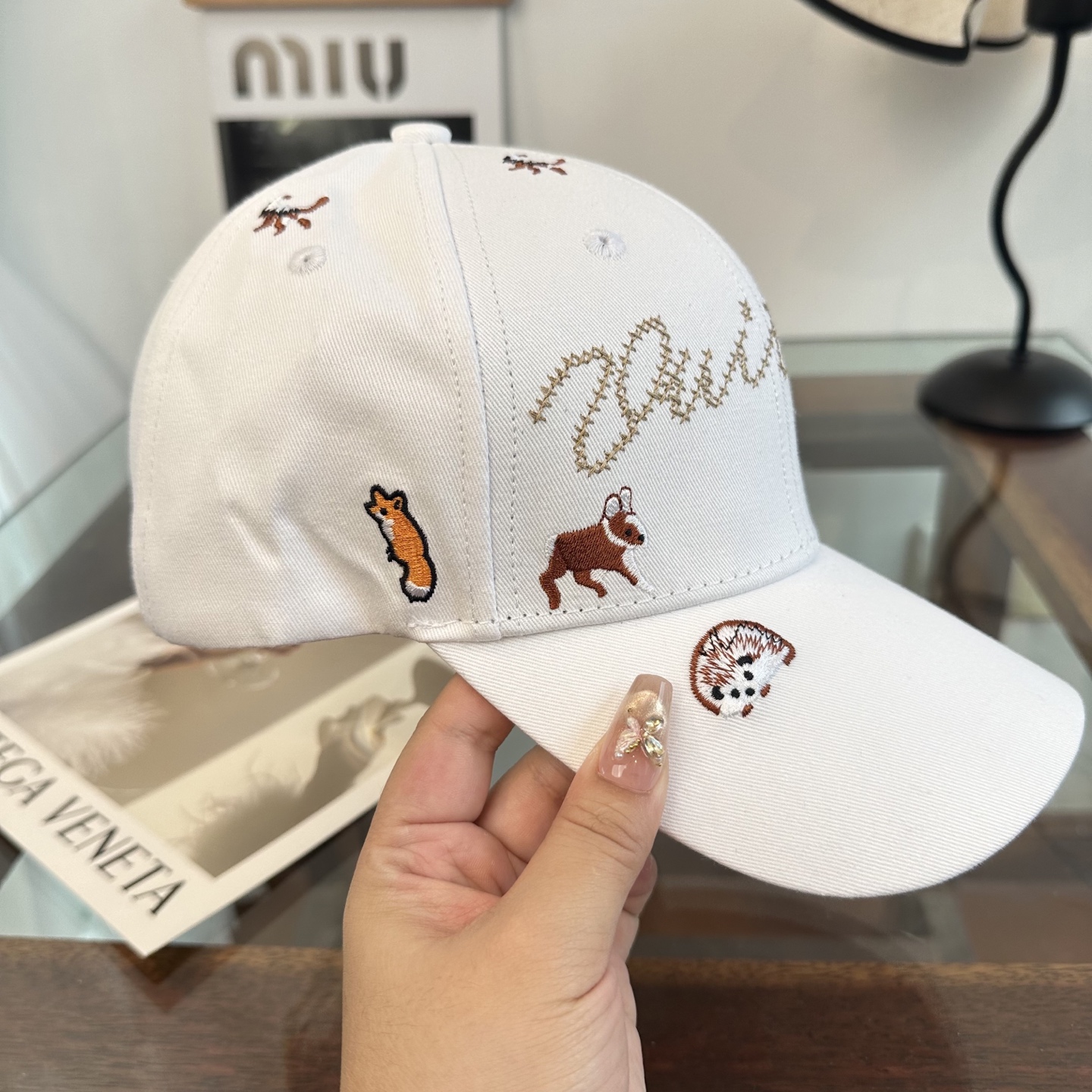 LV原單白色動物刺繡棒球帽 字母設計休閒百搭帽| 9 LV原單白色動物刺繡棒球帽 字母設計休閒百搭帽