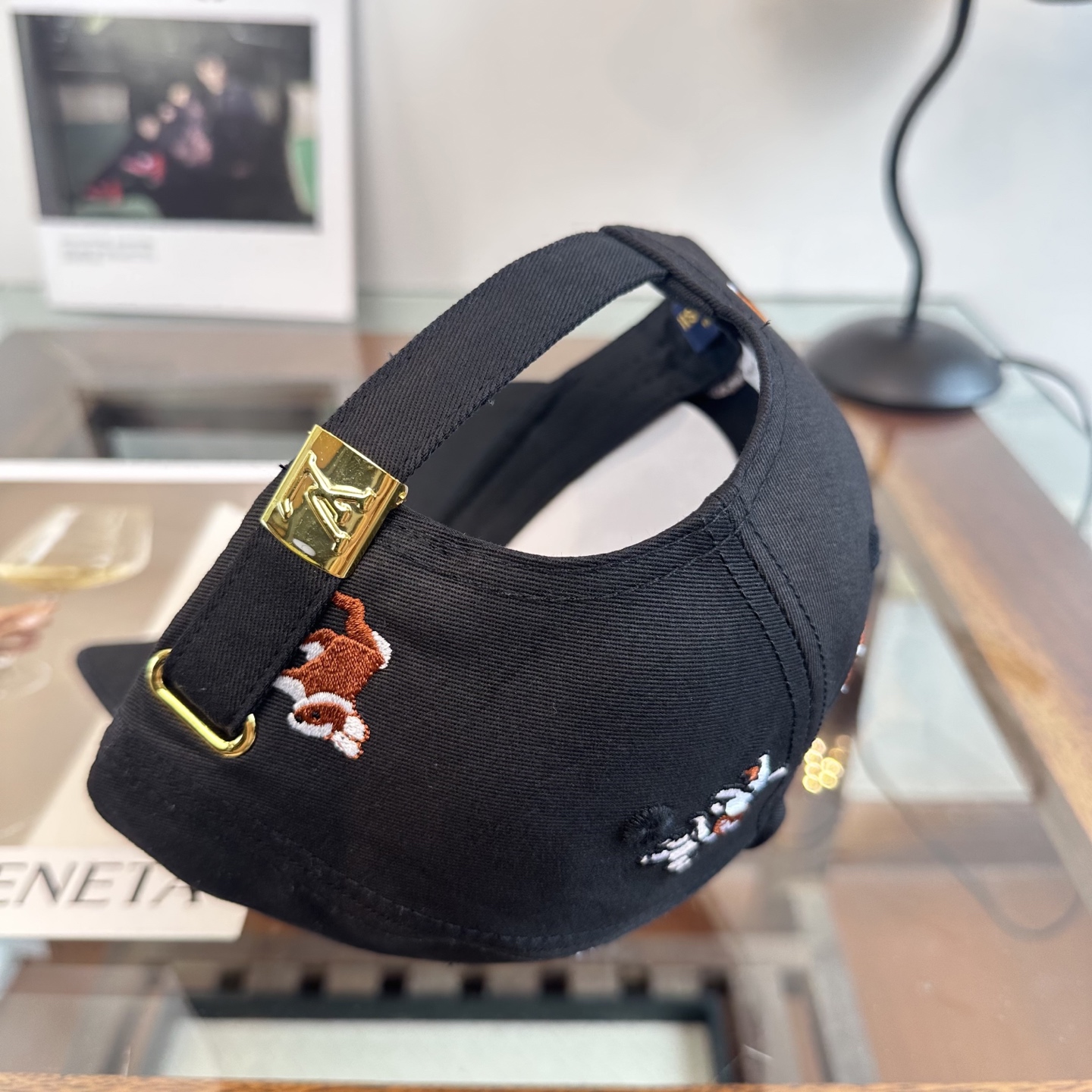 LV一比一黑色動物刺繡棒球帽 字母設計休閒鴨舌帽| 7 LV一比一黑色動物刺繡棒球帽 字母設計休閒鴨舌帽