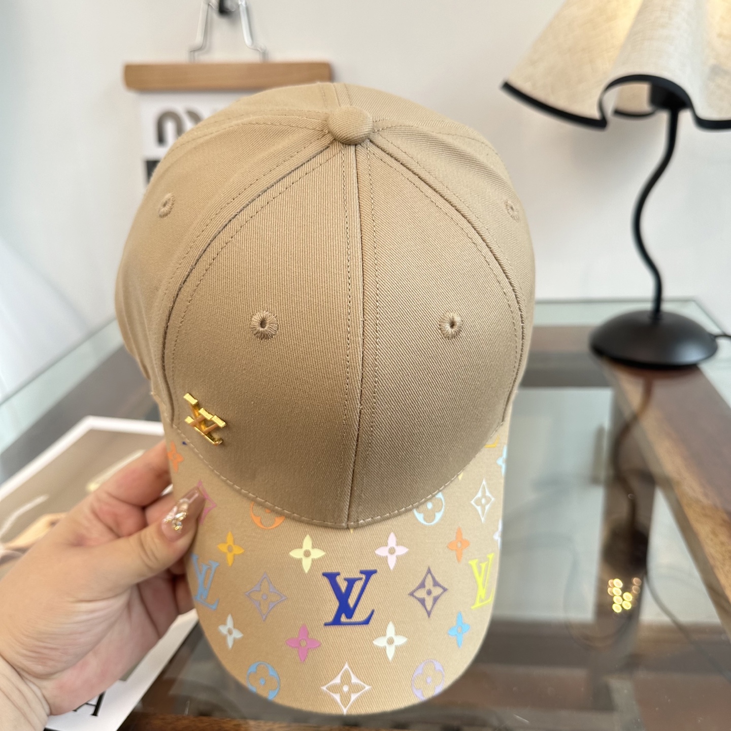 LV高仿卡其彩色老花拼接棒球帽 潮流百搭遮陽帽| 11 LV高仿卡其彩色老花拼接棒球帽 潮流百搭遮陽帽