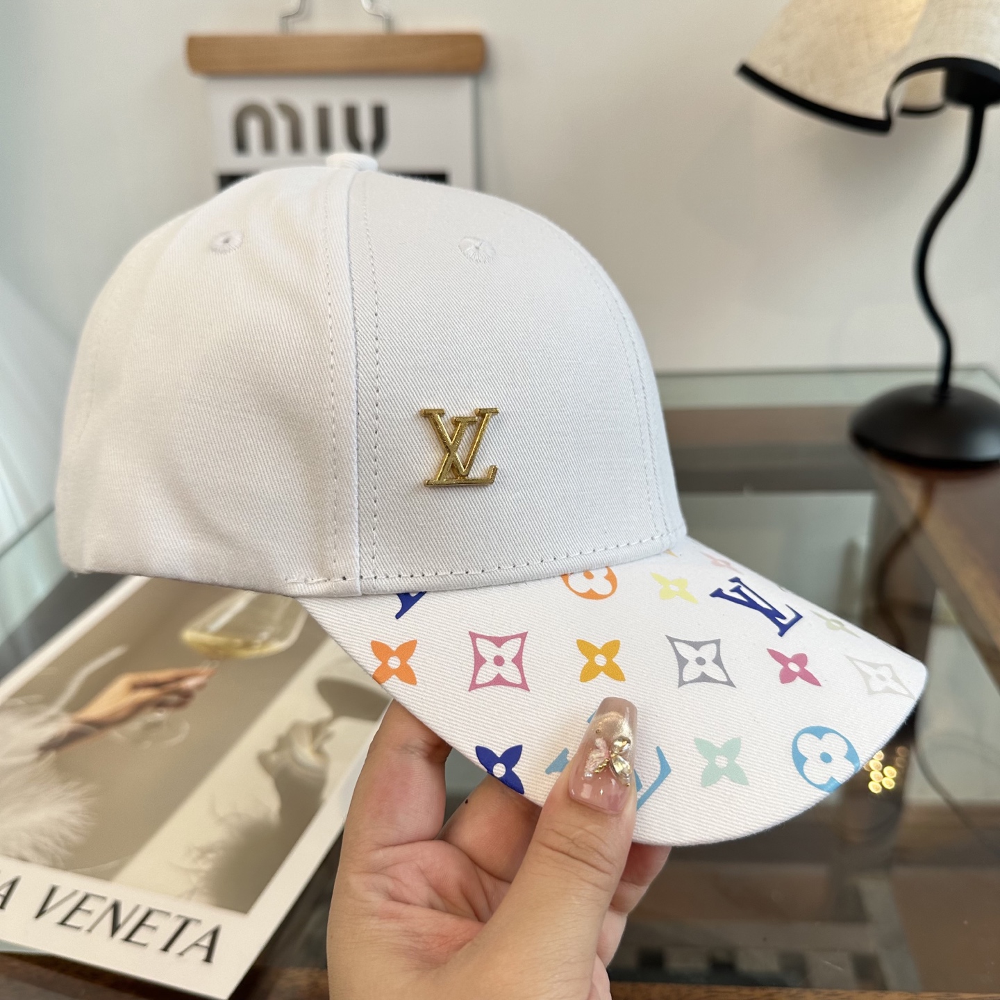 LV一比一白色彩色老花棒球帽 潮流百搭時尚帽| 9 LV一比一白色彩色老花棒球帽 潮流百搭時尚帽