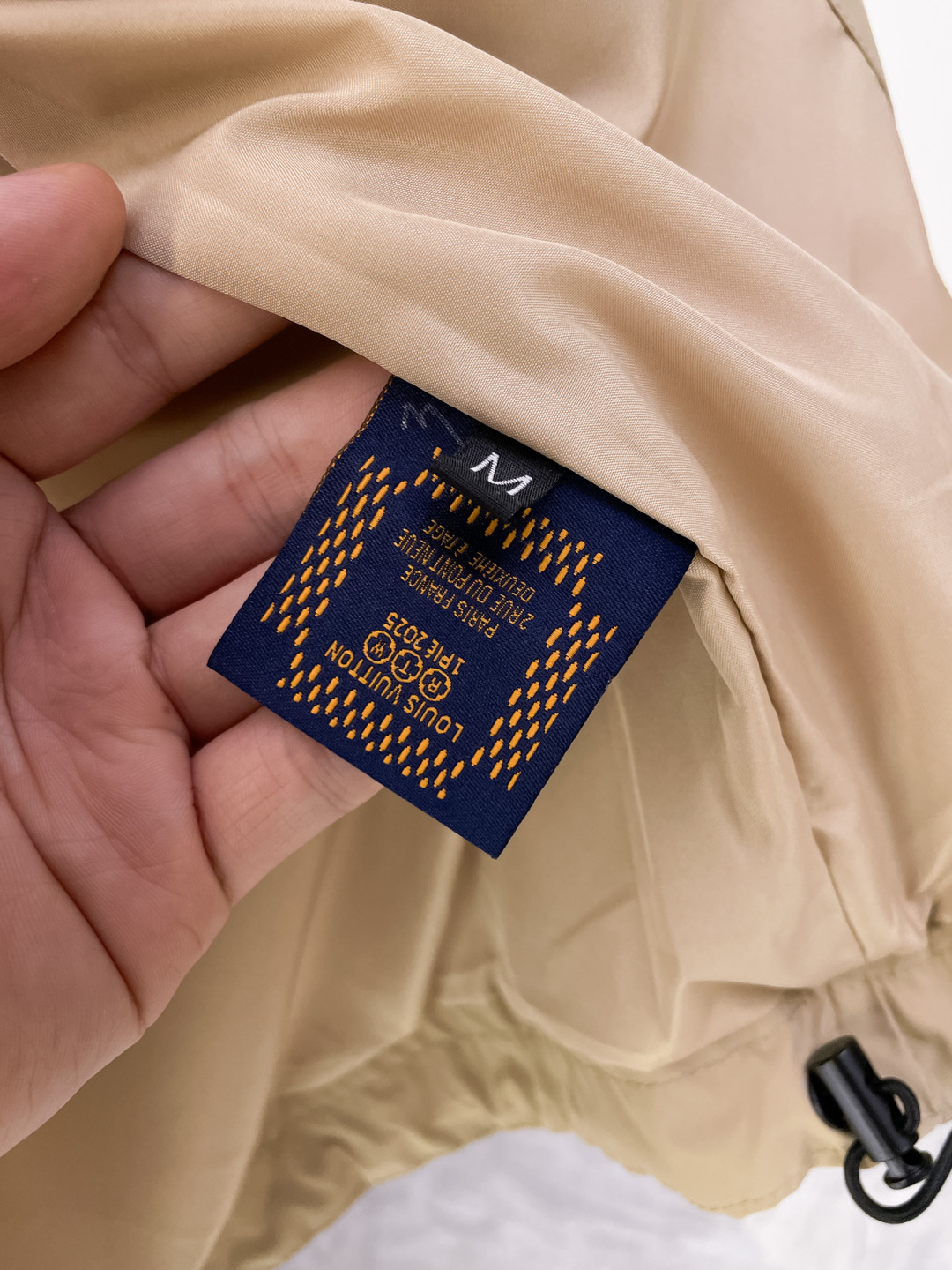 LV一比一連帽外套男士輕薄防風設計休閒百搭款| 18 LV一比一連帽外套男士輕薄防風設計休閒百搭款