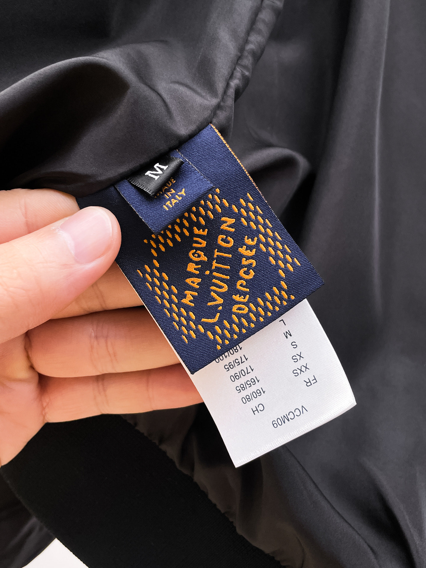 LV高仿滿版Monogram連帽外套男士輕薄防風休閒款| 18 LV高仿滿版Monogram連帽外套男士輕薄防風休閒款