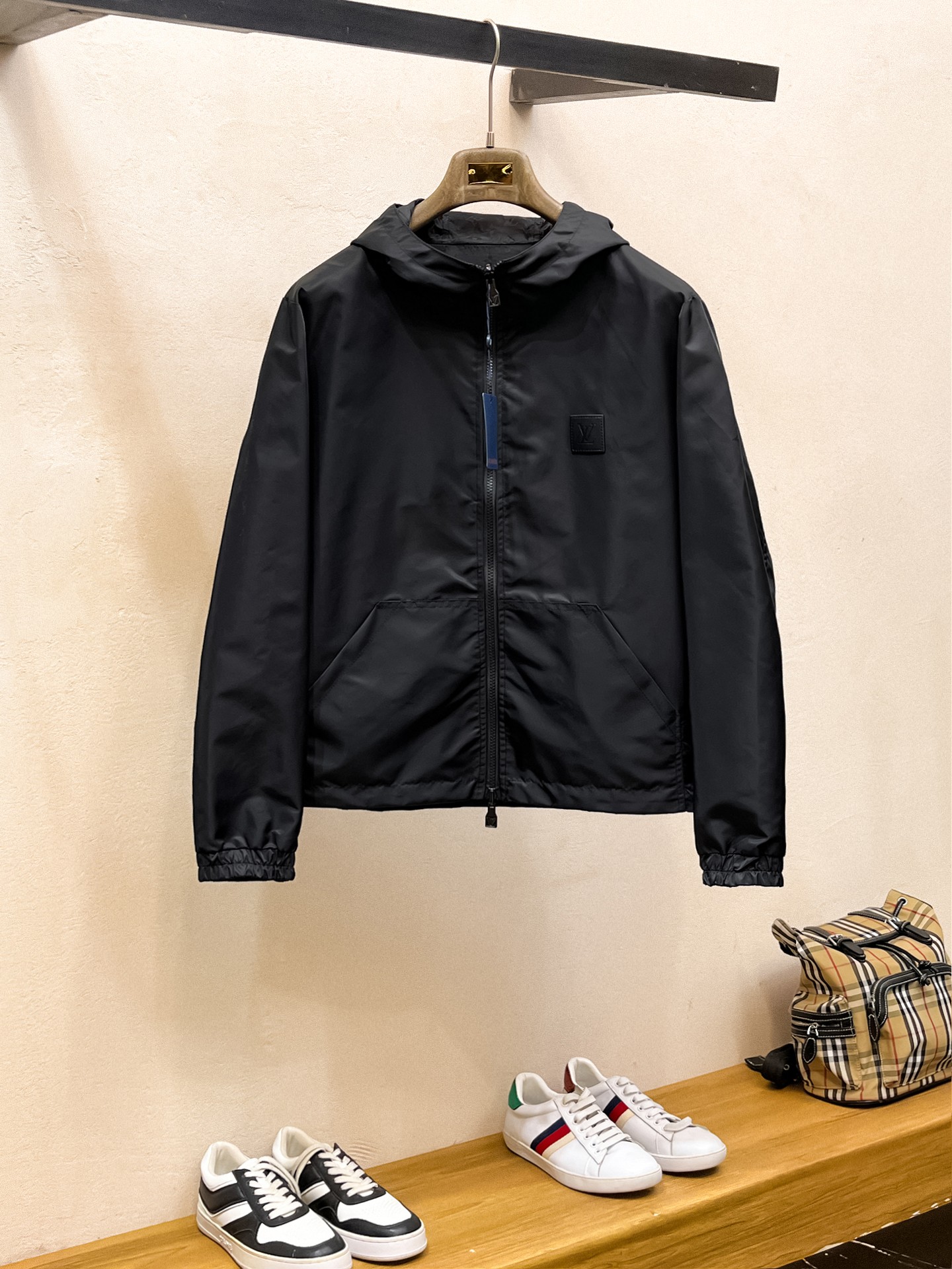 LV A貨連帽外套男士滿版Monogram設計時尚防風款| 13 LV A貨連帽外套男士滿版Monogram設計時尚防風款