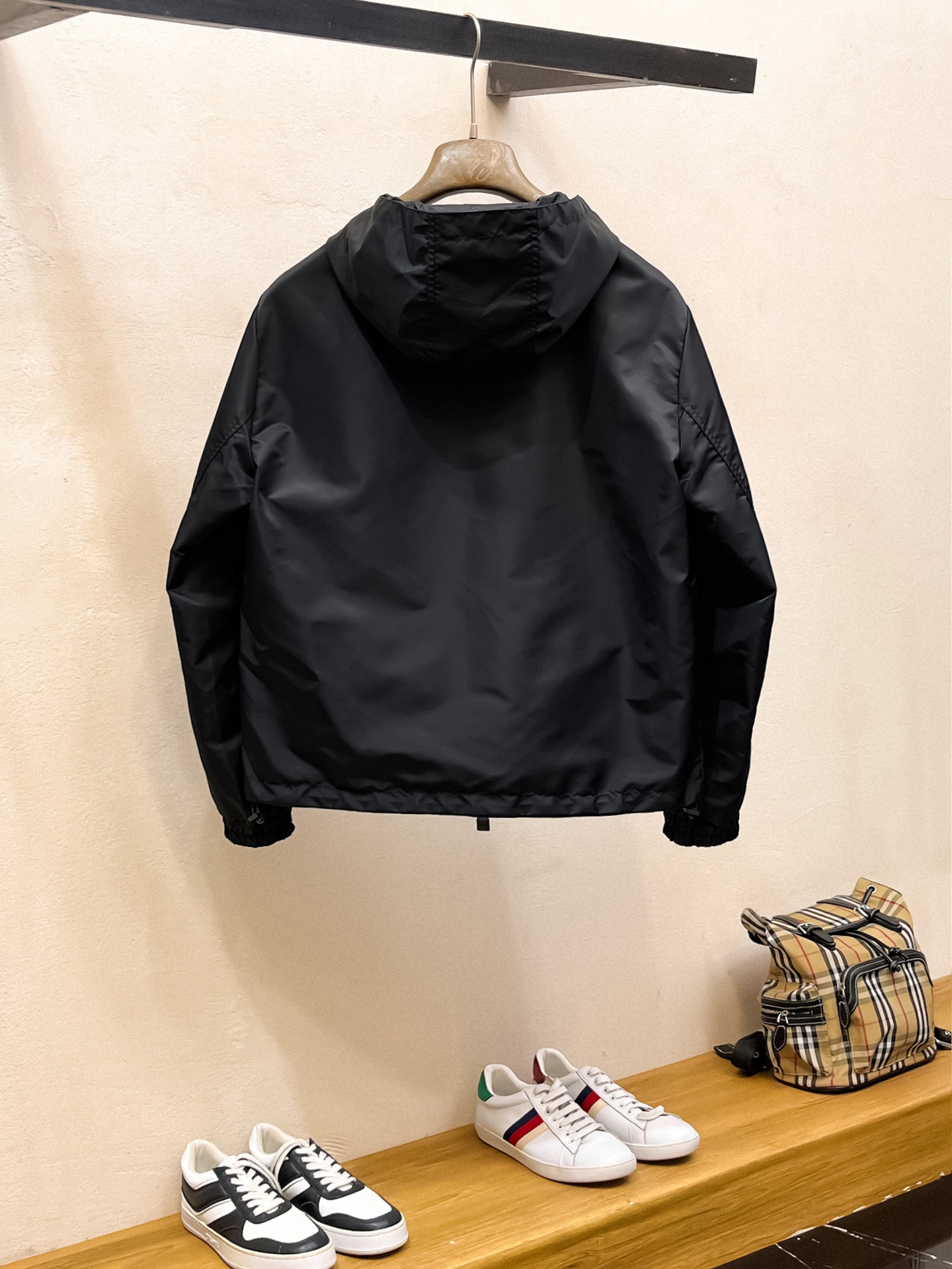 LV A貨連帽外套男士滿版Monogram設計時尚防風款| 12 LV A貨連帽外套男士滿版Monogram設計時尚防風款