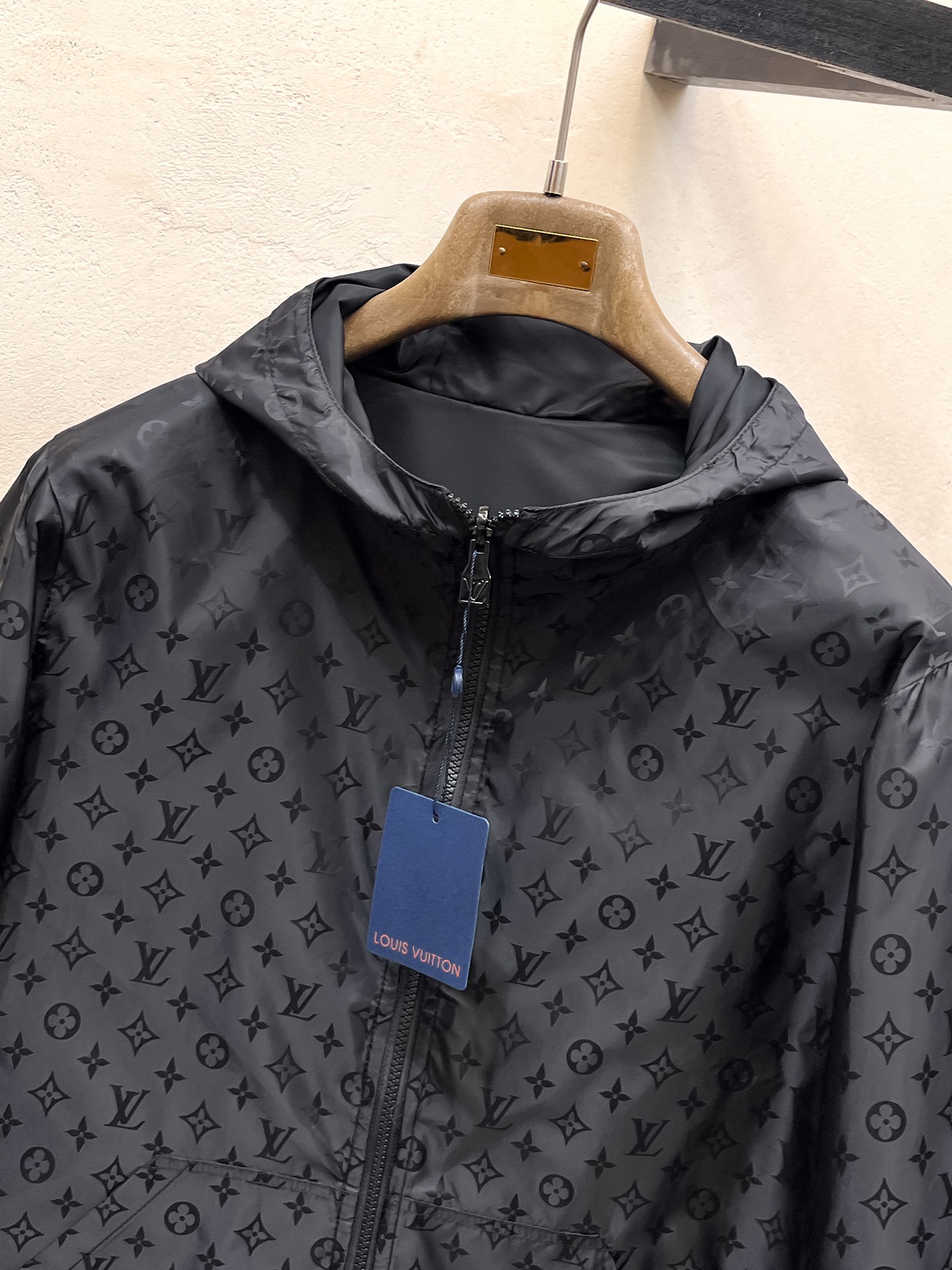 LV A貨連帽外套男士滿版Monogram設計時尚防風款| 11 LV A貨連帽外套男士滿版Monogram設計時尚防風款
