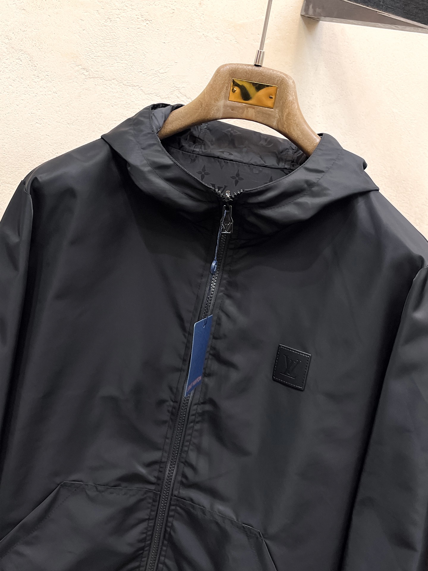 LV A貨連帽外套男士滿版Monogram設計時尚防風款| 7 LV A貨連帽外套男士滿版Monogram設計時尚防風款