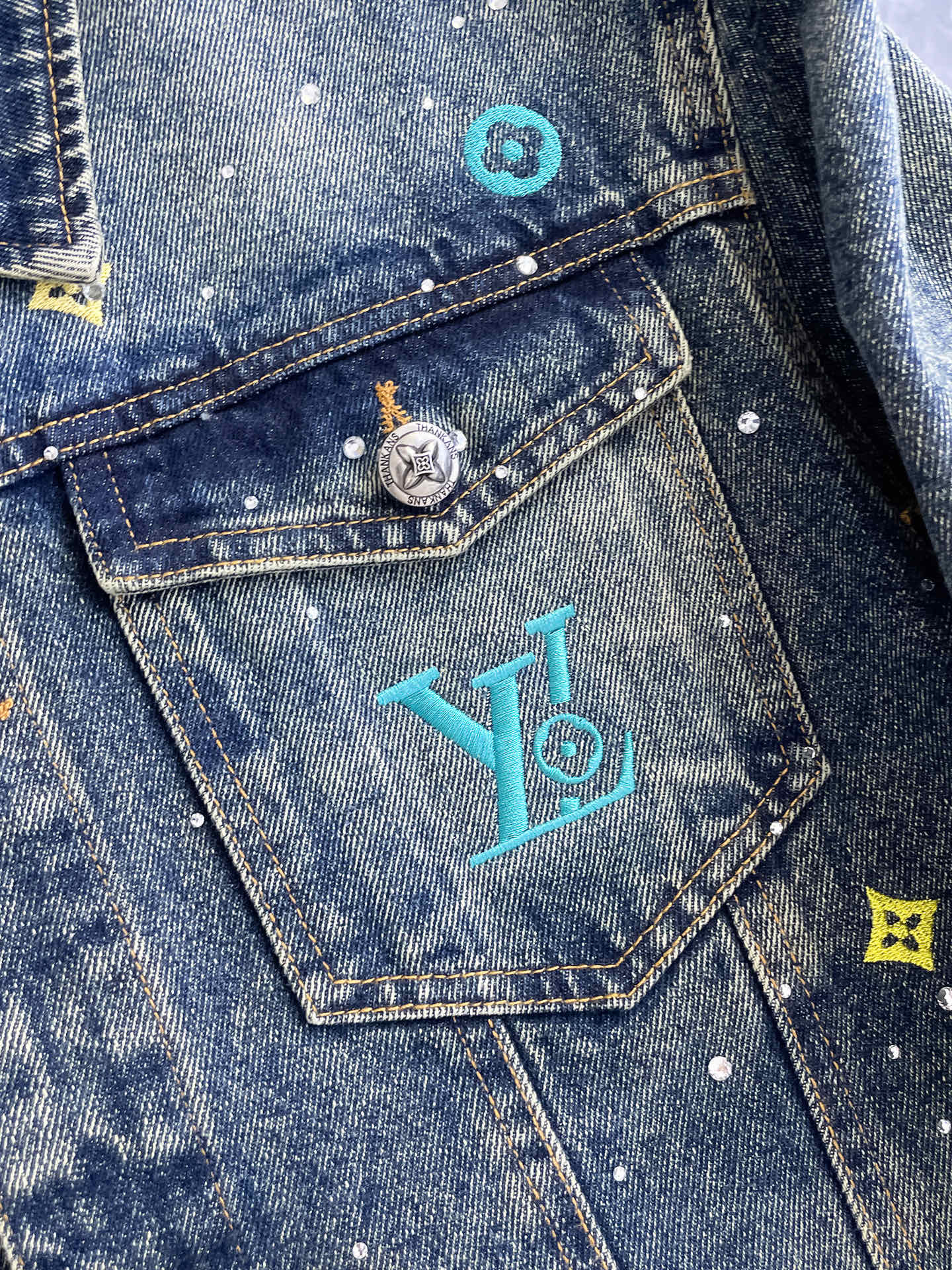 LV高仿牛仔外套男士彩色刺繡設計復古水洗潮流款| 13 LV高仿牛仔外套男士彩色刺繡設計復古水洗潮流款