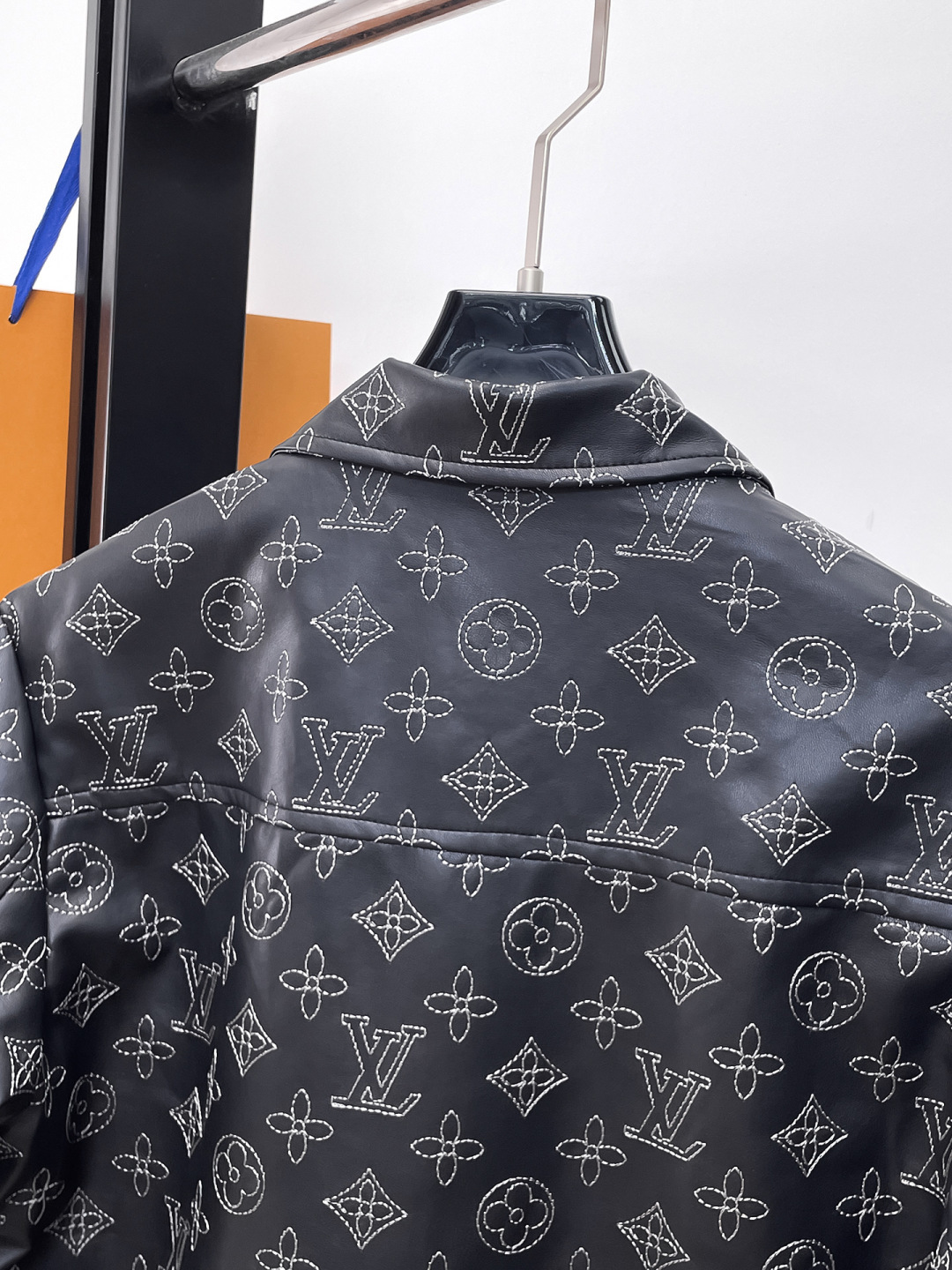 LV高仿滿印Monogram拉鍊外套 男士皮感時尚修身夾克