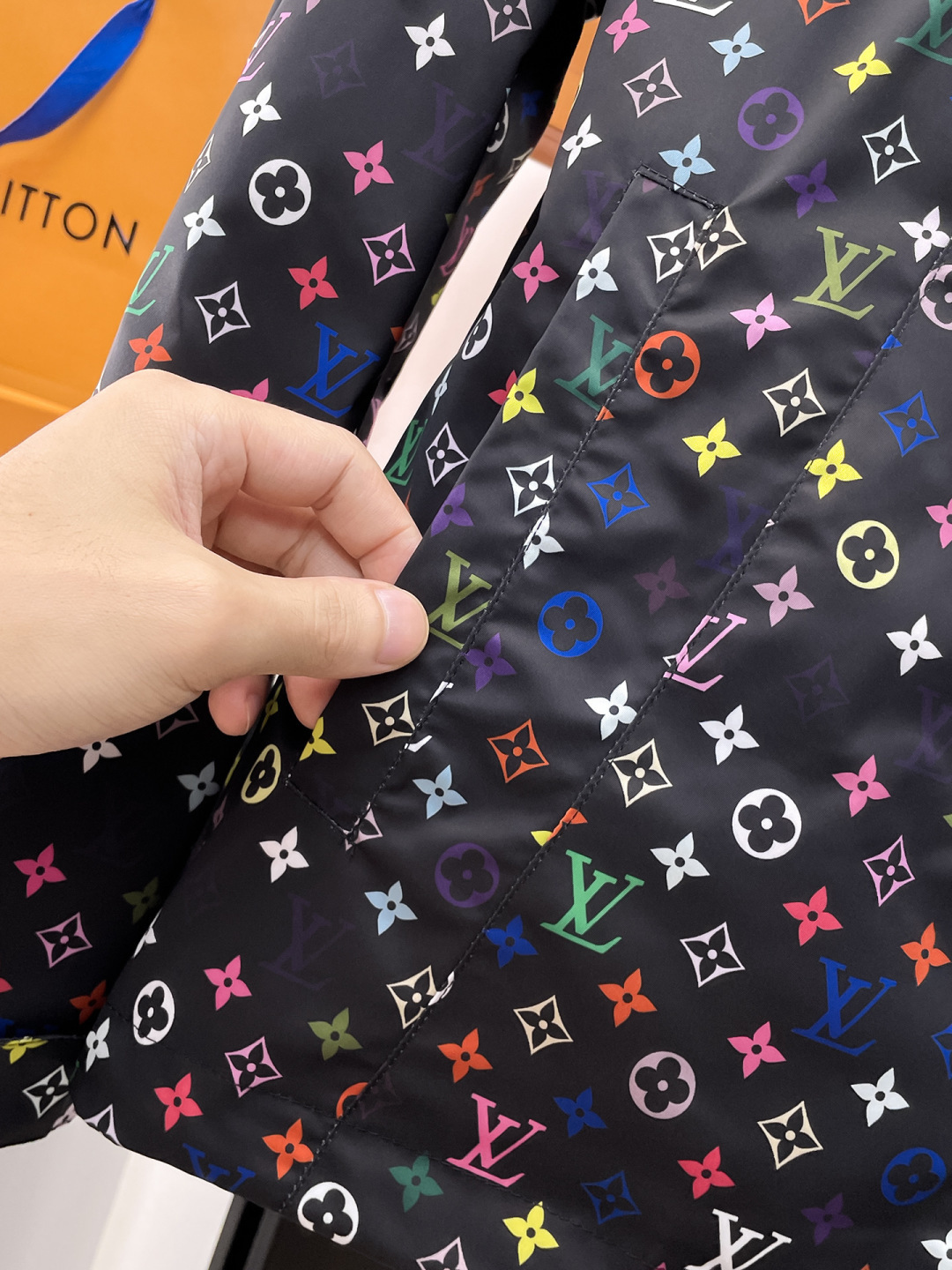 LV高仿彩色Monogram連帽外套 男士潮流印花防風夾克