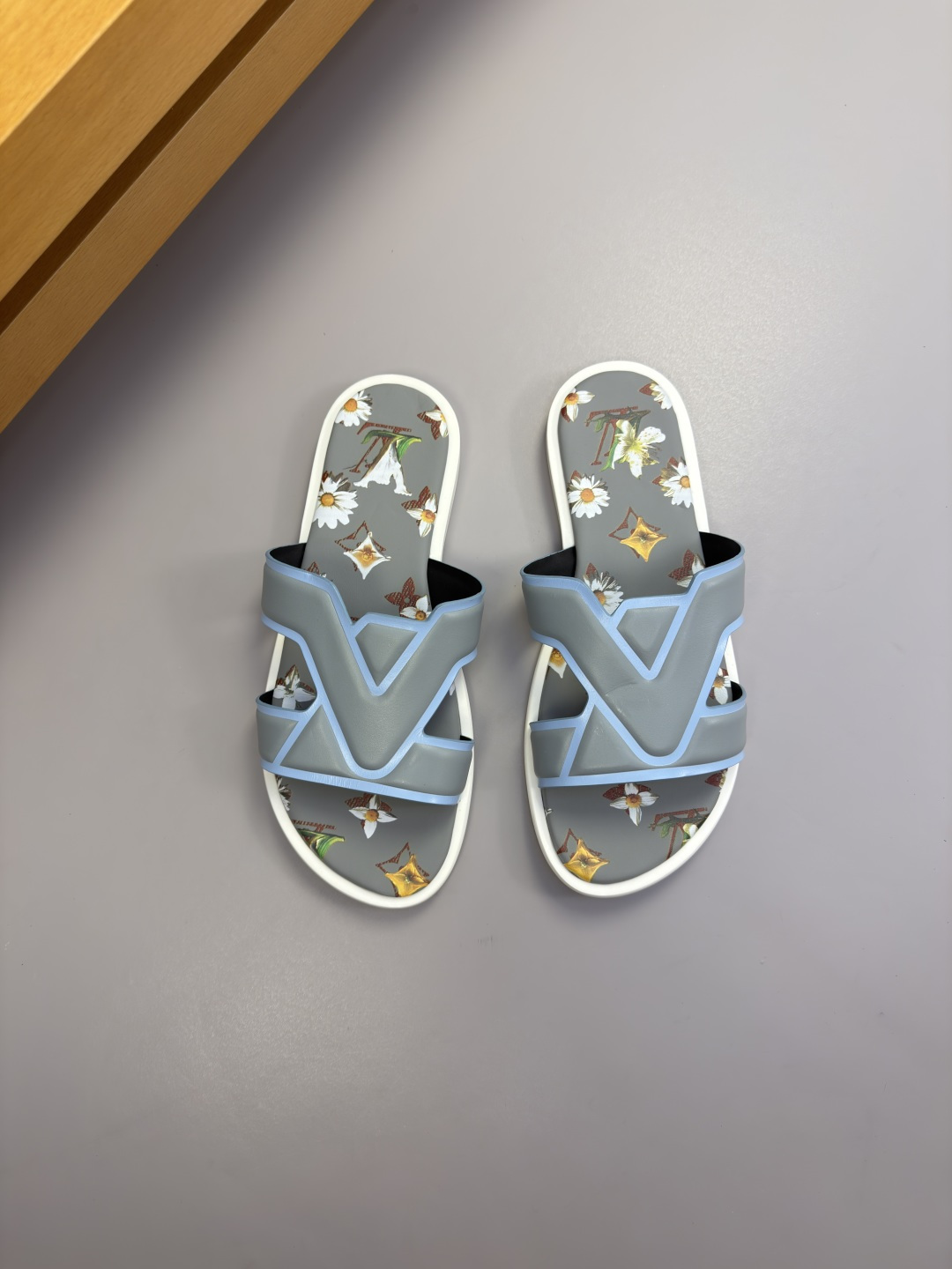 LV A貨男女款拖鞋灰藍拼接設計清爽百搭舒適款