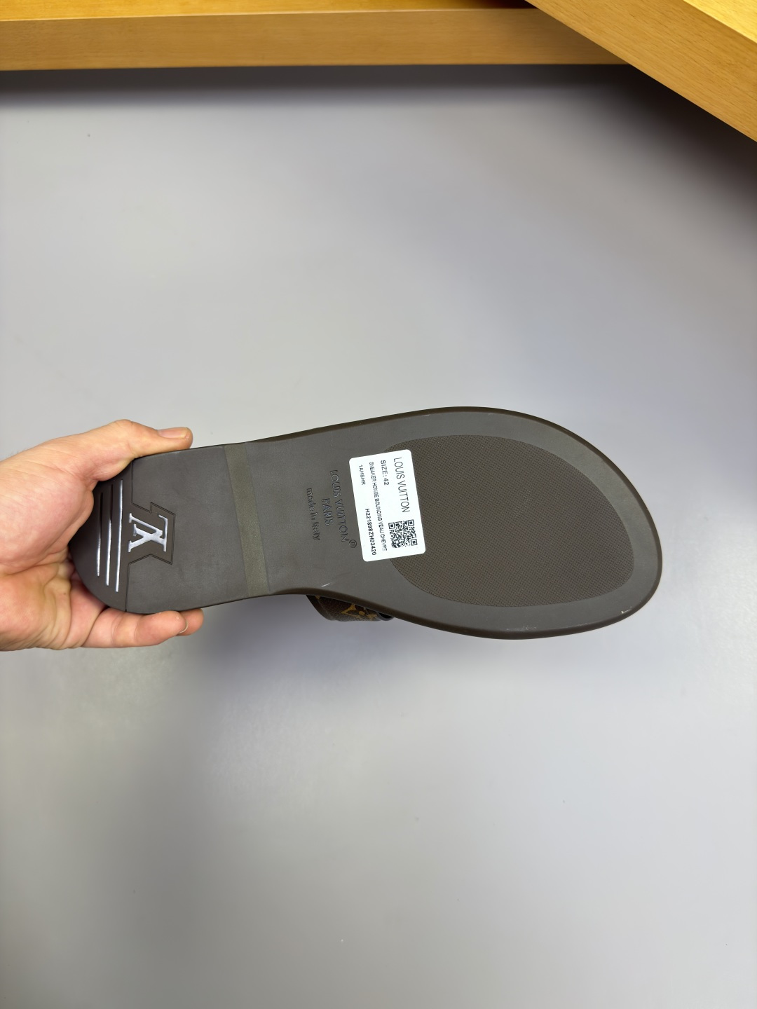 LV A貨男士拖鞋黑灰經典花紋設計百搭舒適休閒款| 7 LV A貨男士拖鞋黑灰經典花紋設計百搭舒適休閒款