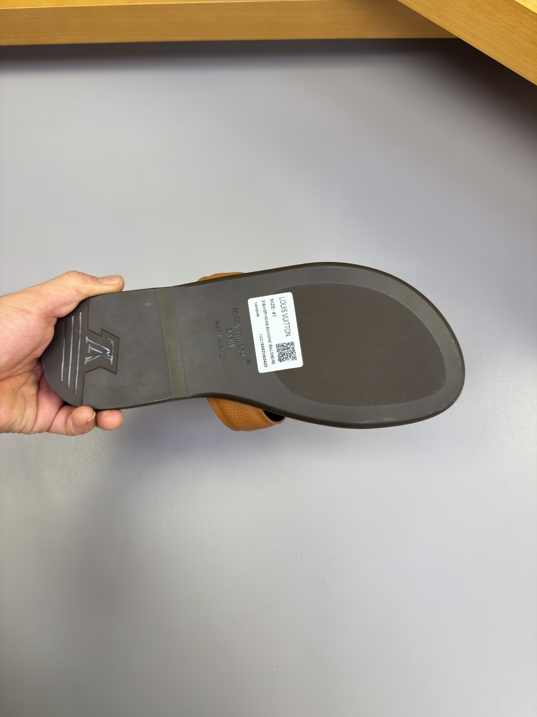 LV A貨男士拖鞋棕色皮紋設計復古質感舒適休閒款