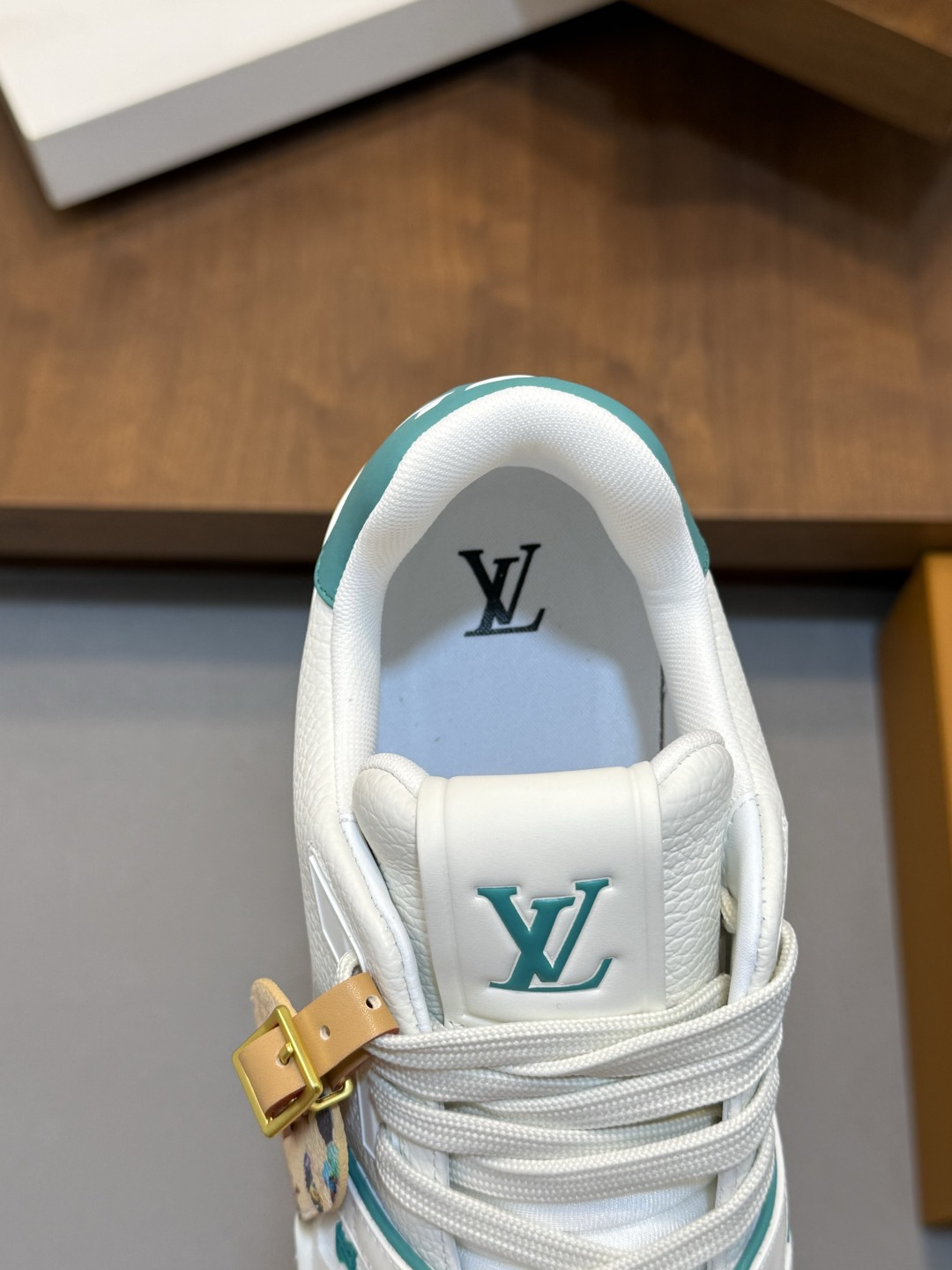 LV一比一男女款休閒板鞋白藍綠拼色輕量舒適百搭潮鞋| 9 LV一比一男女款休閒板鞋白藍綠拼色輕量舒適百搭潮鞋