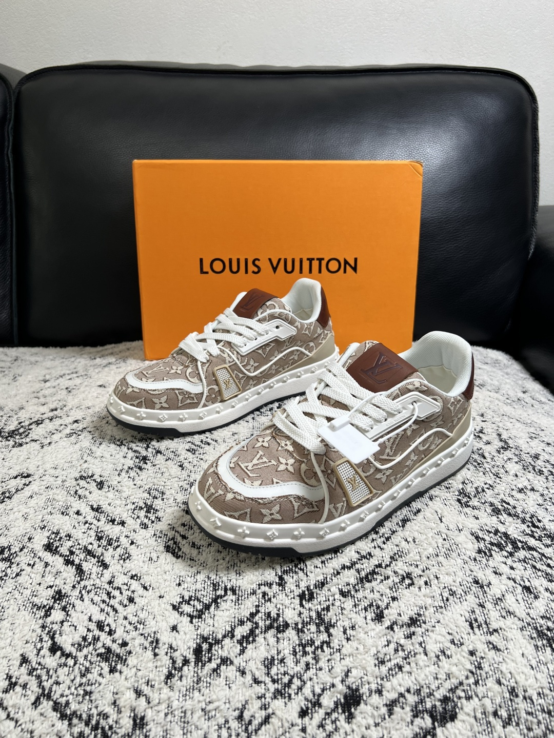 LV A貨男女款老花休閒板鞋卡其拼色經典百搭潮流運動鞋| 14 LV A貨男女款老花休閒板鞋卡其拼色經典百搭潮流運動鞋