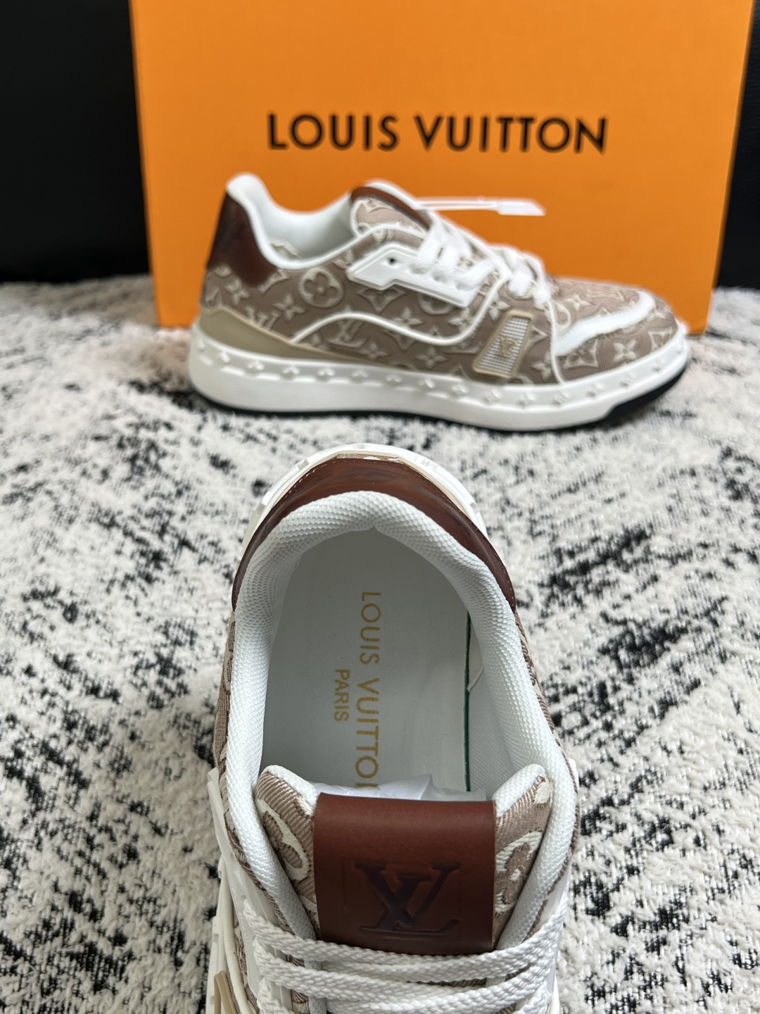 LV A貨男女款老花休閒板鞋卡其拼色經典百搭潮流運動鞋| 9 LV A貨男女款老花休閒板鞋卡其拼色經典百搭潮流運動鞋