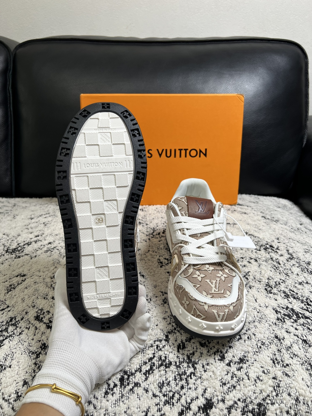 LV A貨男女款老花休閒板鞋卡其拼色經典百搭潮流運動鞋| 7 LV A貨男女款老花休閒板鞋卡其拼色經典百搭潮流運動鞋