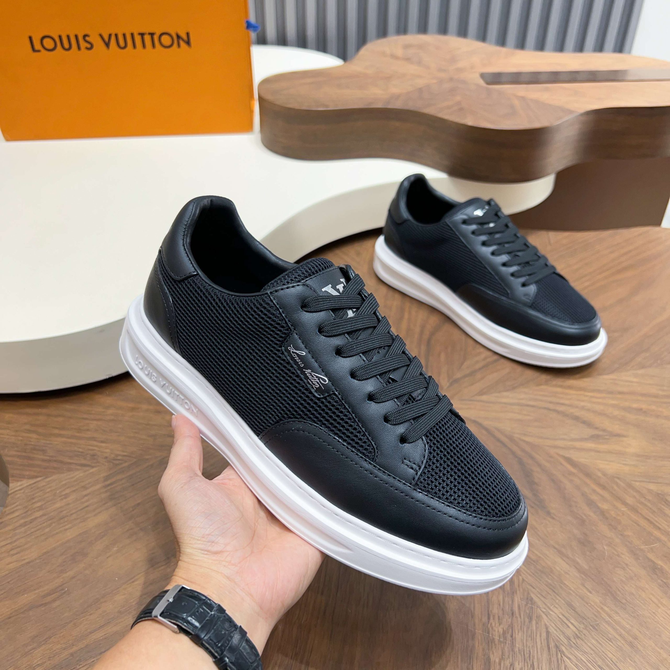 LV A貨男女款全黑皮面休閒板鞋低調百搭舒適耐穿運動鞋| 14 LV A貨男女款全黑皮面休閒板鞋低調百搭舒適耐穿運動鞋