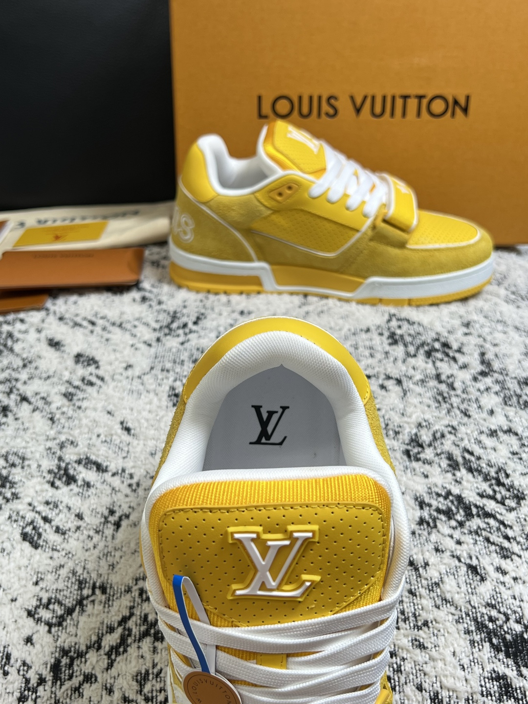 LV A貨男女款黃色魔鬼氈運動鞋亮眼潮流百搭休閒板鞋| 9 LV A貨男女款黃色魔鬼氈運動鞋亮眼潮流百搭休閒板鞋