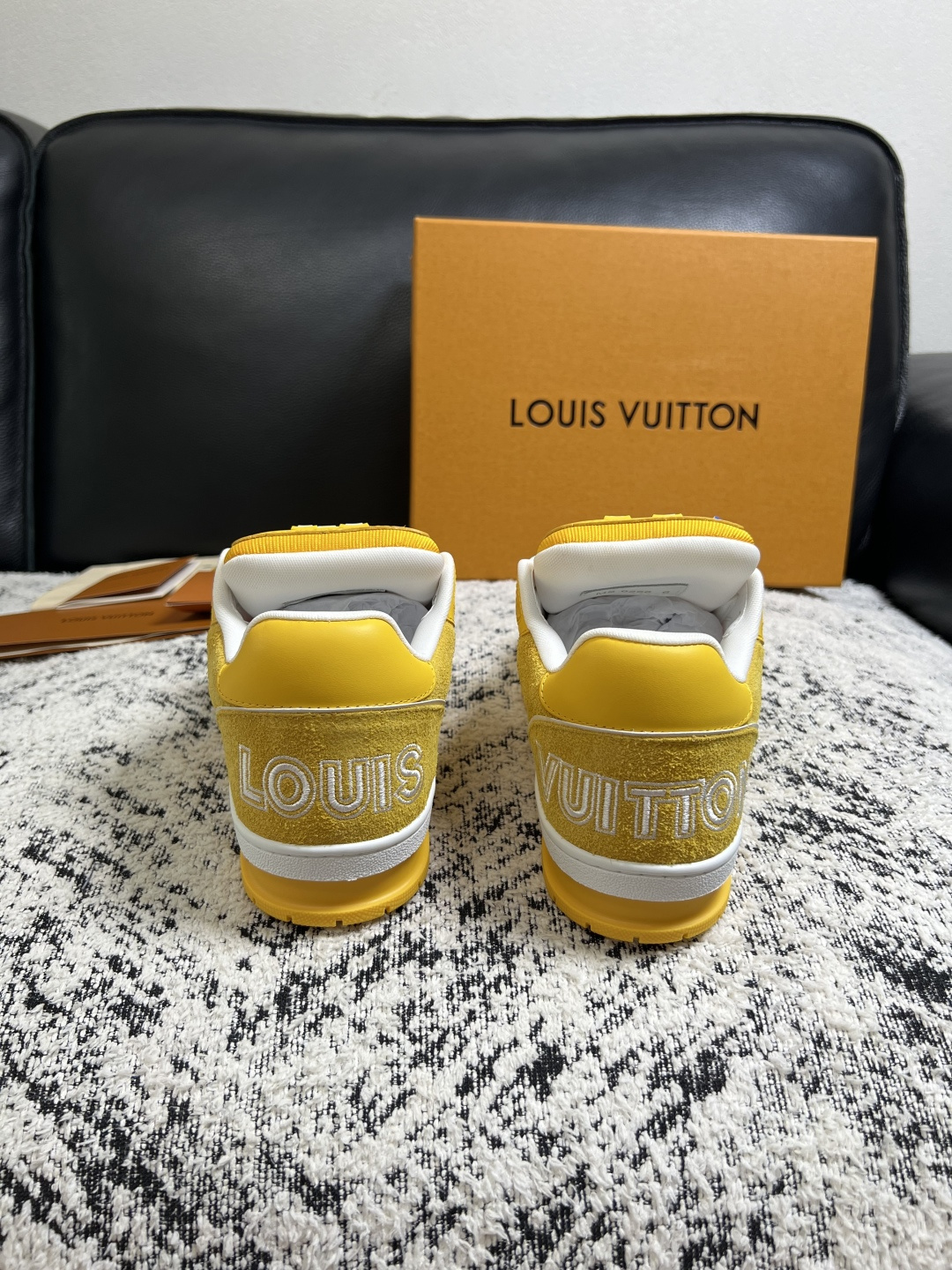LV A貨男女款黃色魔鬼氈運動鞋亮眼潮流百搭休閒板鞋| 8 LV A貨男女款黃色魔鬼氈運動鞋亮眼潮流百搭休閒板鞋