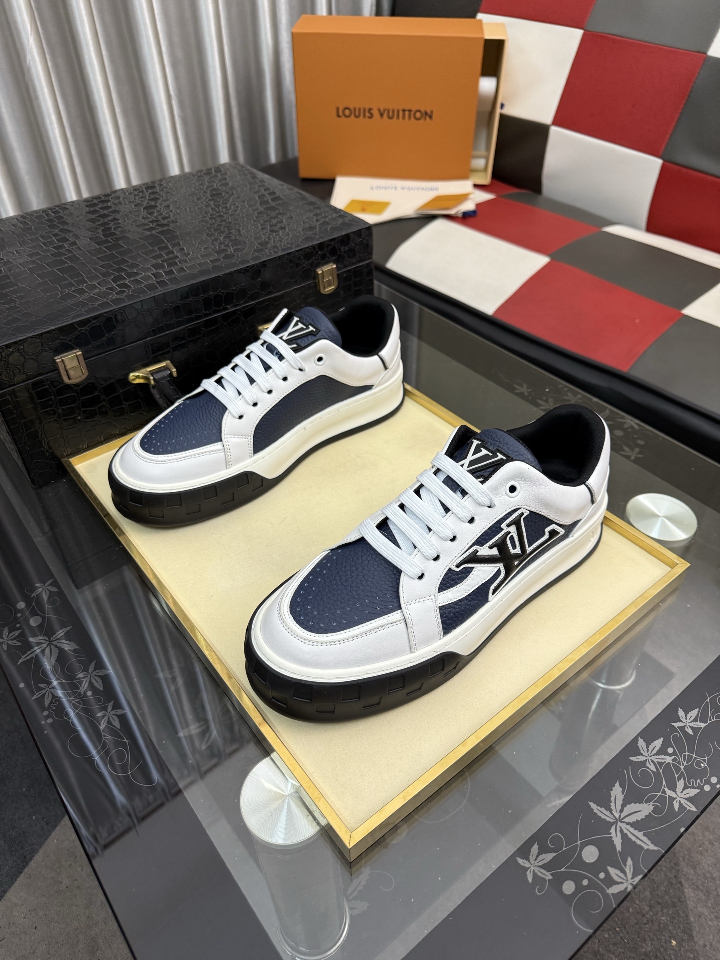 LV 一比一男士休閒鞋 藍白拼接牛皮低筒板鞋 潮流百搭鞋