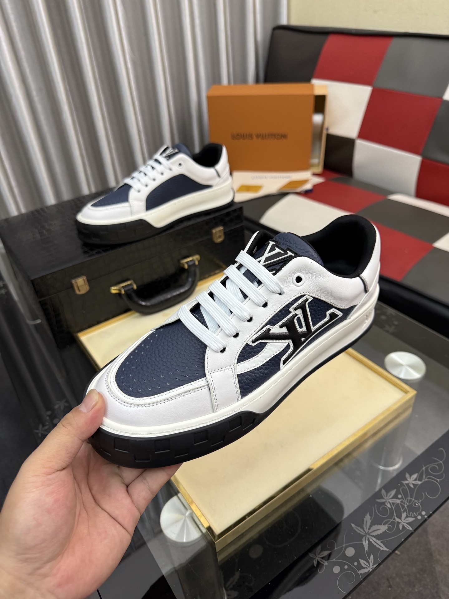 LV 一比一男士休閒鞋 藍白拼接牛皮低筒板鞋 潮流百搭鞋| 11 LV 一比一男士休閒鞋 藍白拼接牛皮低筒板鞋 潮流百搭鞋