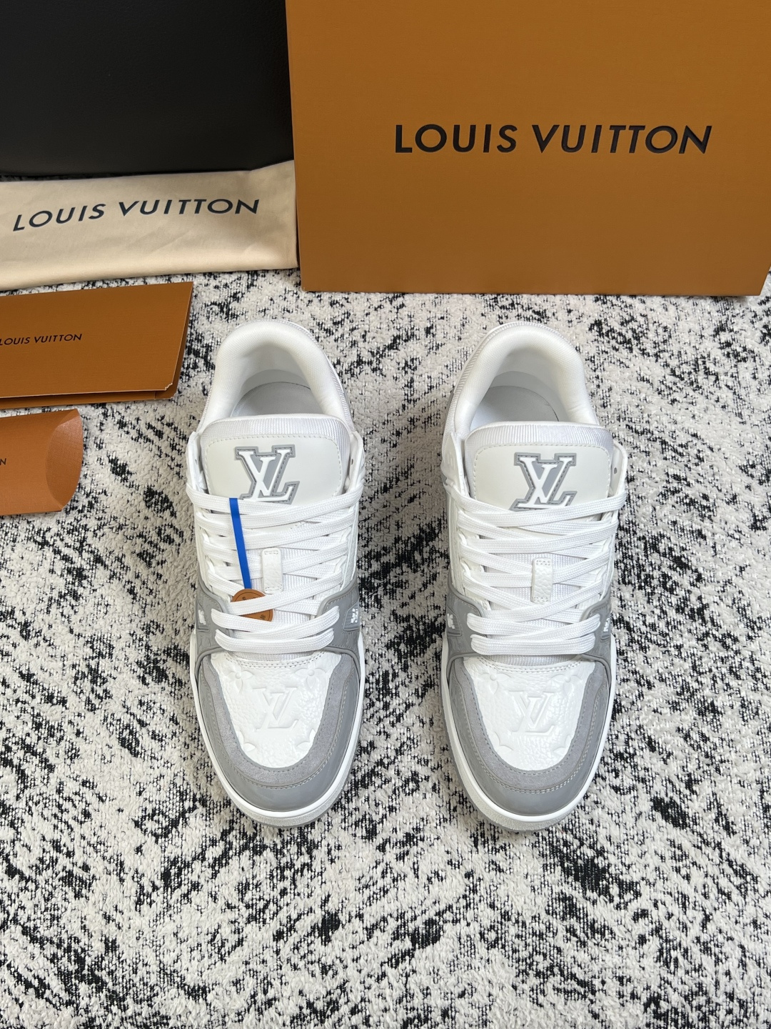 LV 一比一男士休閒鞋 白灰拼接牛皮低筒板鞋 百搭運動鞋| 13 LV 一比一男士休閒鞋 白灰拼接牛皮低筒板鞋 百搭運動鞋