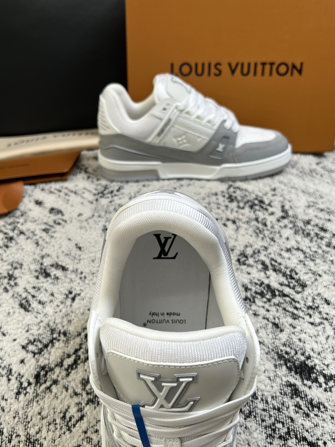 LV 一比一男士休閒鞋 白灰拼接牛皮低筒板鞋 百搭運動鞋| 9 LV 一比一男士休閒鞋 白灰拼接牛皮低筒板鞋 百搭運動鞋