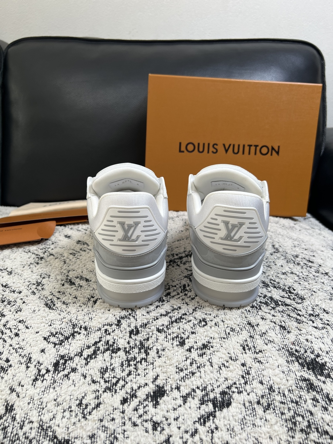 LV 一比一男士休閒鞋 白灰拼接牛皮低筒板鞋 百搭運動鞋| 8 LV 一比一男士休閒鞋 白灰拼接牛皮低筒板鞋 百搭運動鞋