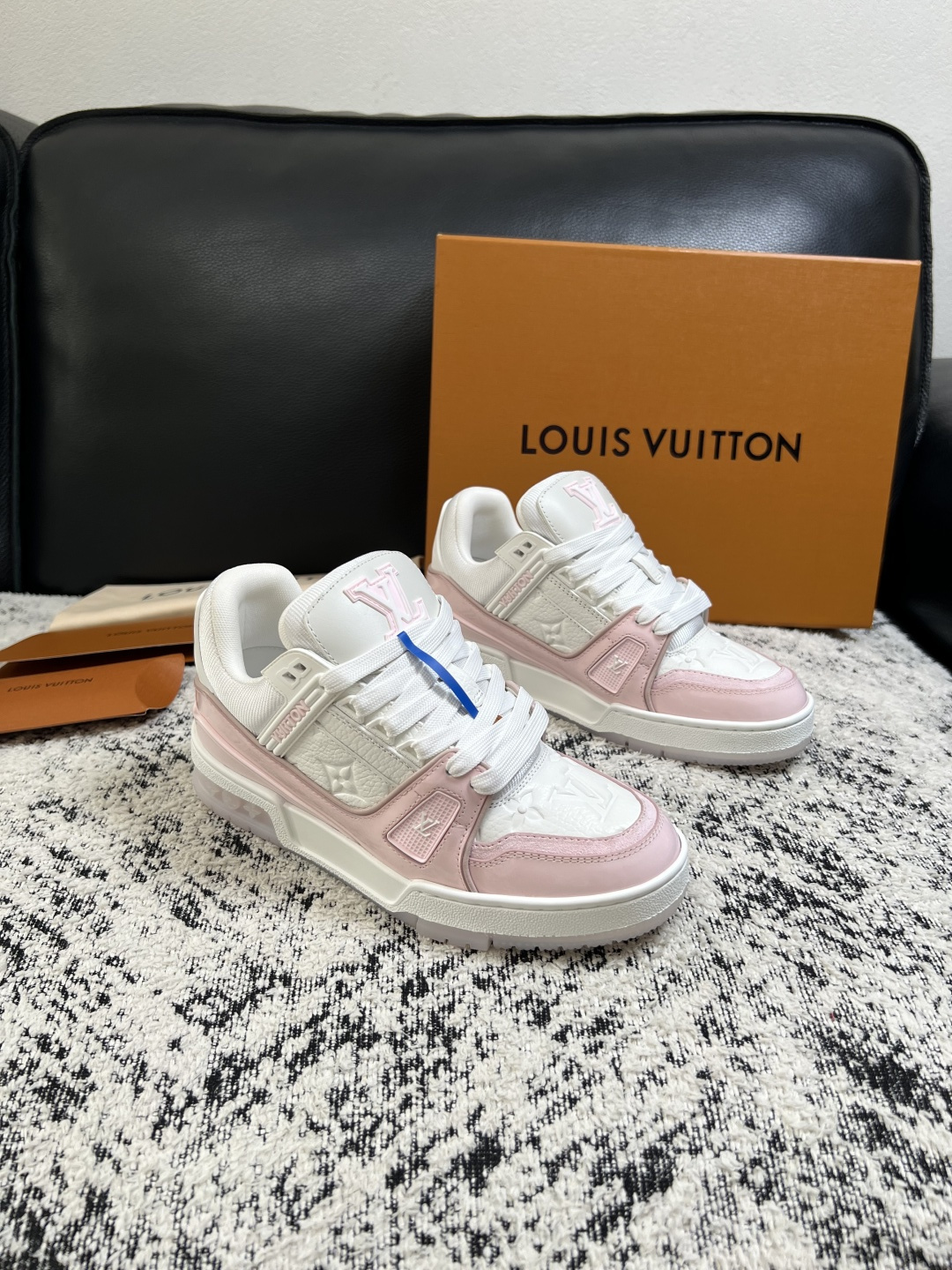 LV 高仿休閒鞋 白粉拼接牛皮低筒板鞋 女款百搭運動鞋