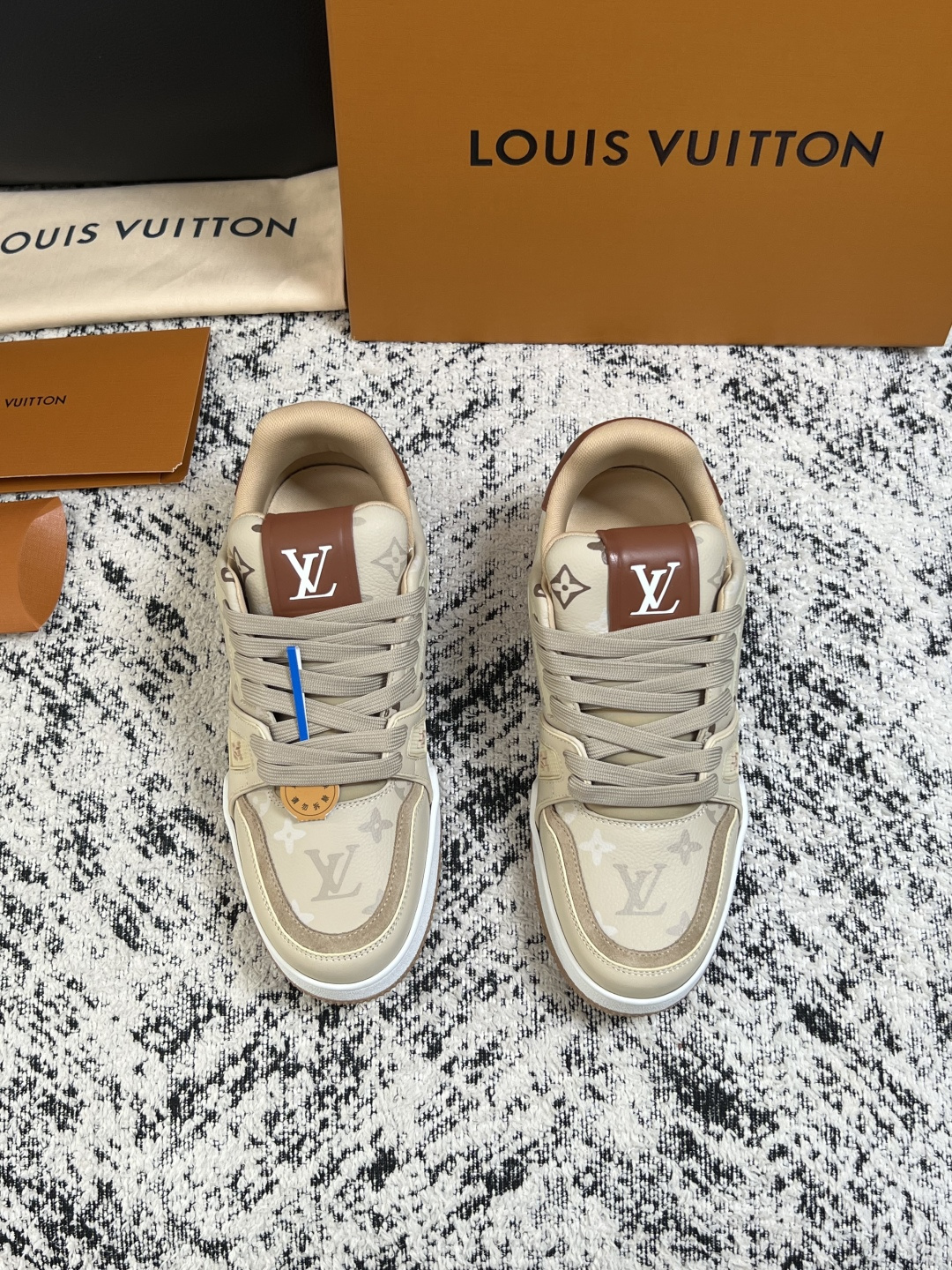 LV 原單休閒鞋 米色老花印花低筒板鞋 百搭時尚運動鞋| 13 LV 原單休閒鞋 米色老花印花低筒板鞋 百搭時尚運動鞋