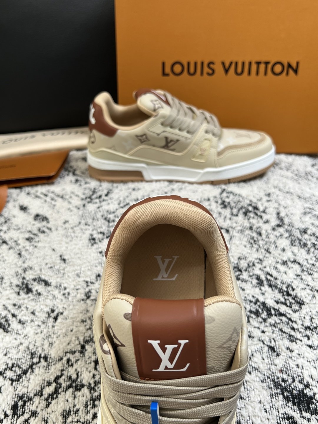 LV 原單休閒鞋 米色老花印花低筒板鞋 百搭時尚運動鞋| 9 LV 原單休閒鞋 米色老花印花低筒板鞋 百搭時尚運動鞋