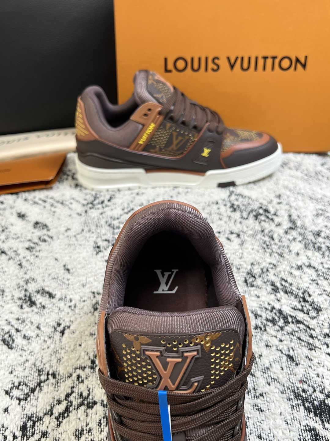 LV 一比一休閒鞋 深咖老花印花牛皮板鞋 潮流百搭運動鞋| 9 LV 一比一休閒鞋 深咖老花印花牛皮板鞋 潮流百搭運動鞋