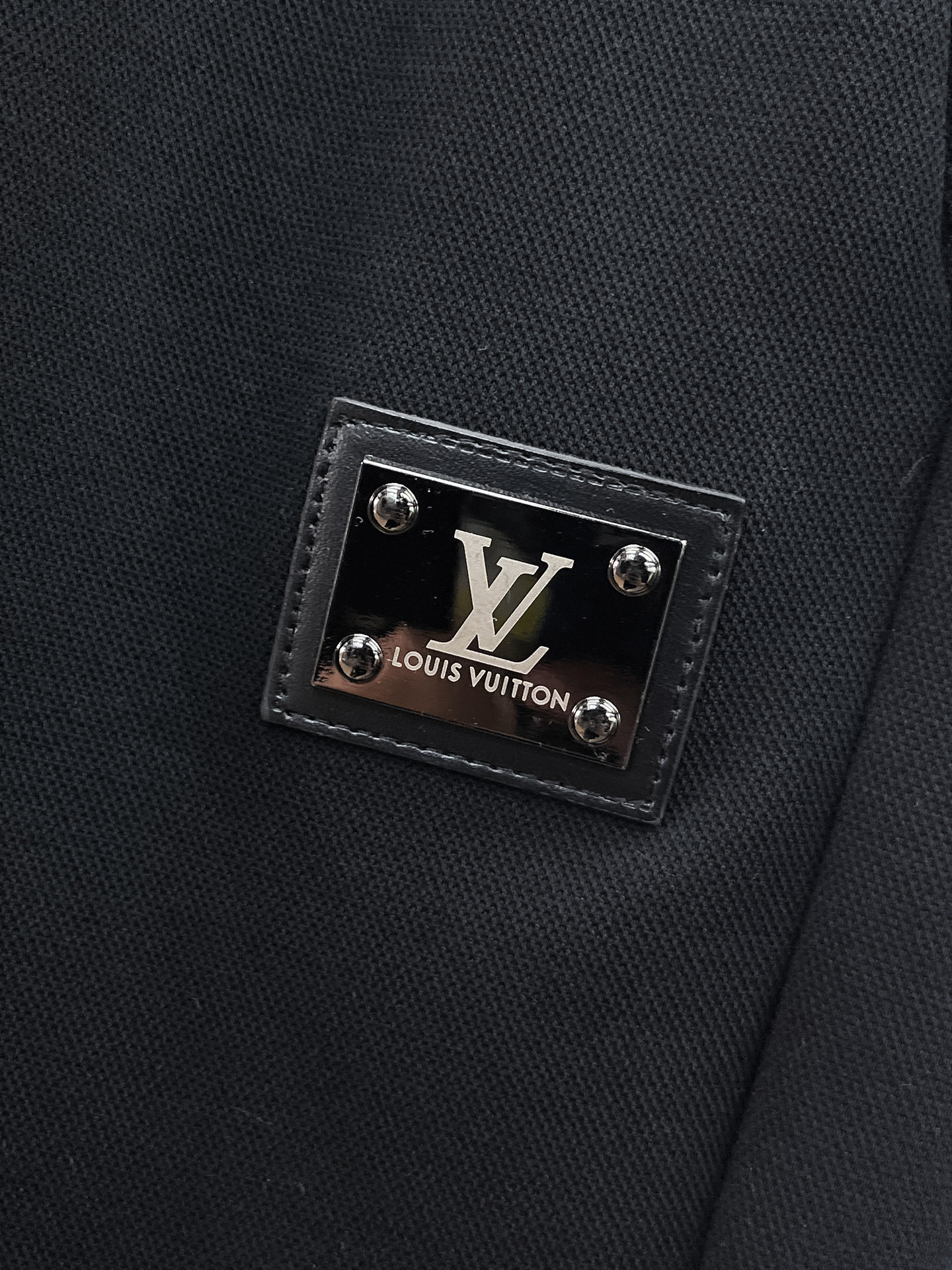 LV高仿短褲男士立體壓紋Logo設計休閒百搭運動款| 15 LV高仿短褲男士立體壓紋Logo設計休閒百搭運動款