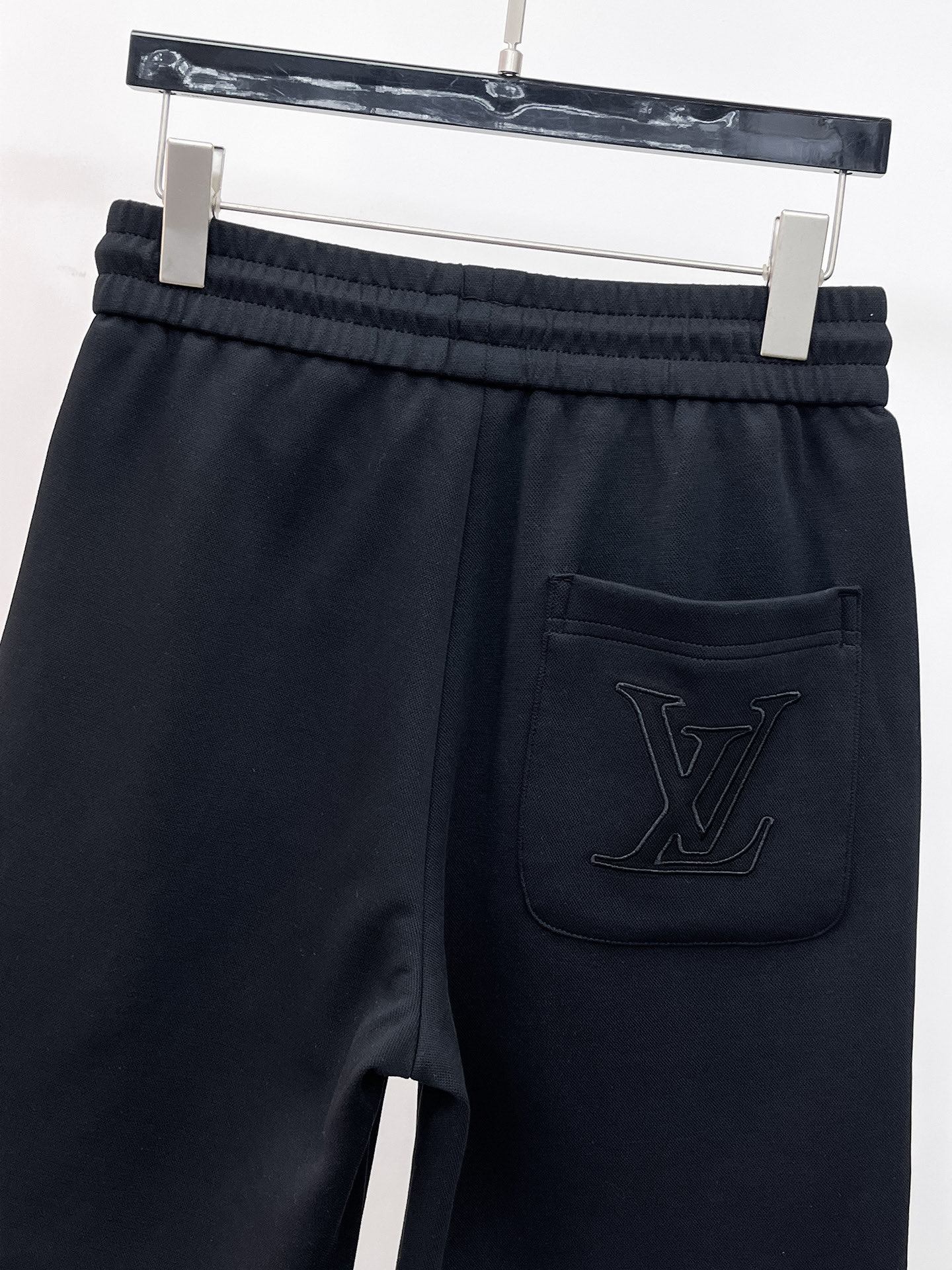 LV高仿短褲男士立體壓紋Logo設計休閒百搭運動款| 12 LV高仿短褲男士立體壓紋Logo設計休閒百搭運動款