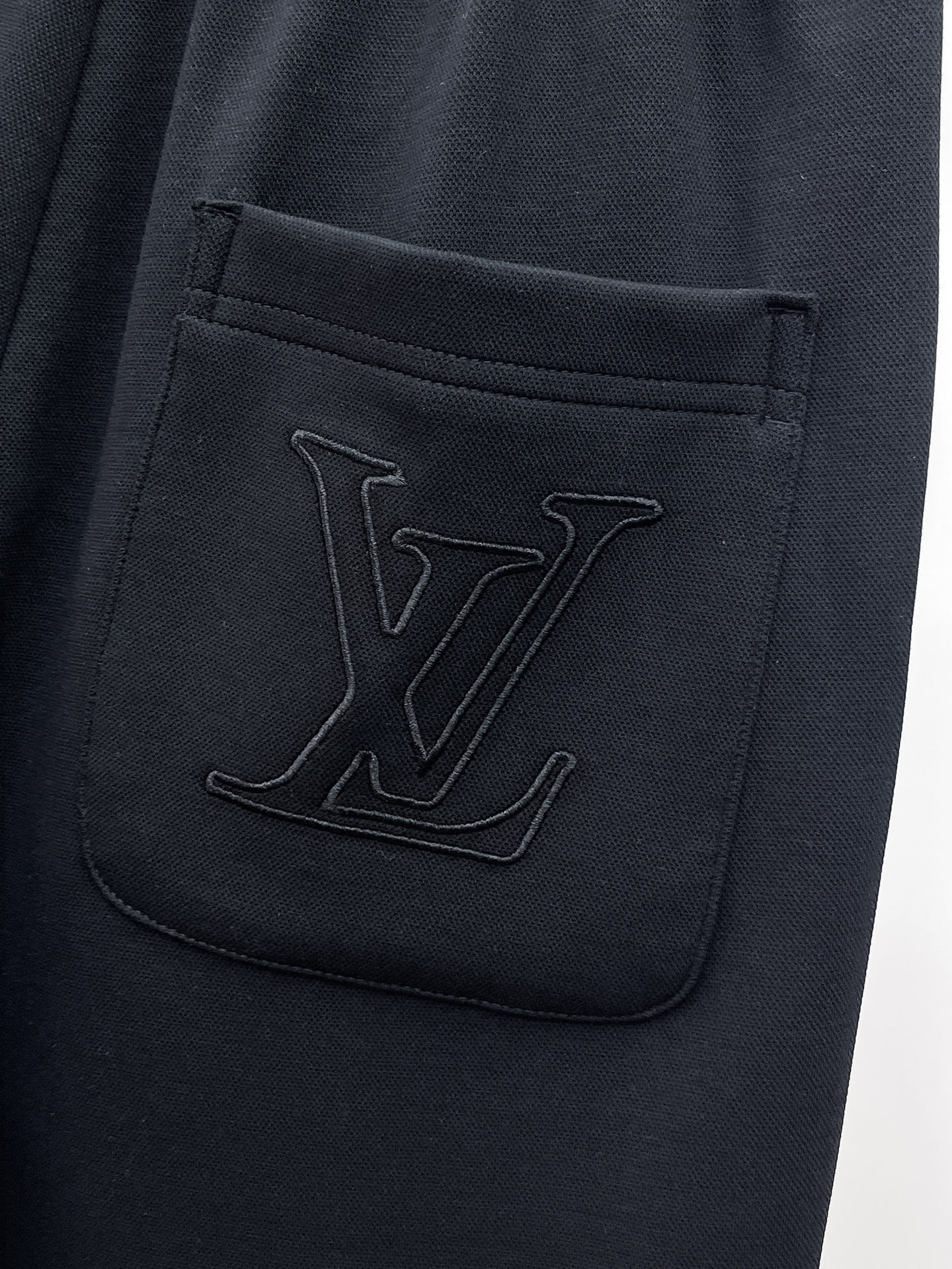 LV高仿短褲男士立體壓紋Logo設計休閒百搭運動款| 11 LV高仿短褲男士立體壓紋Logo設計休閒百搭運動款
