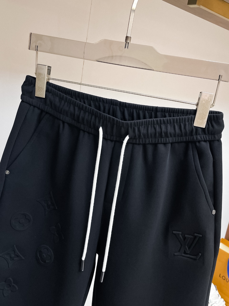 LV高仿短褲男士立體刺繡Logo設計運動休閒百搭款| 13 LV高仿短褲男士立體刺繡Logo設計運動休閒百搭款