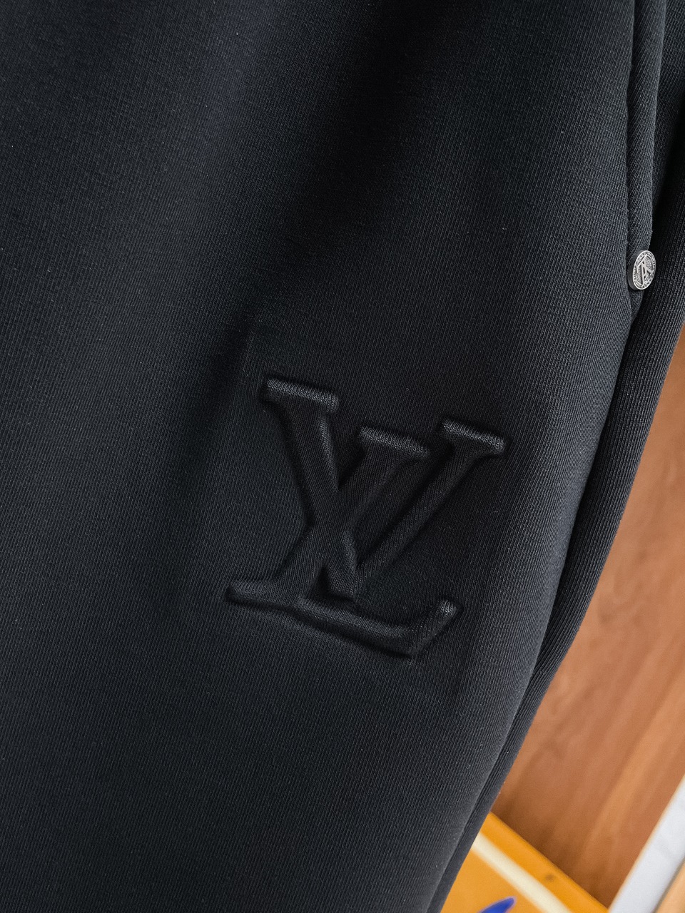 LV高仿短褲男士立體刺繡Logo設計運動休閒百搭款| 12 LV高仿短褲男士立體刺繡Logo設計運動休閒百搭款