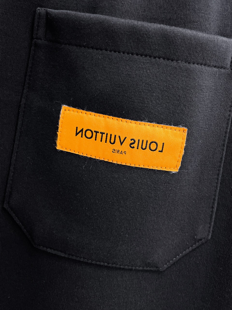 LV高仿短褲男士簡約刺繡字母設計運動休閒百搭款| 15 LV高仿短褲男士簡約刺繡字母設計運動休閒百搭款