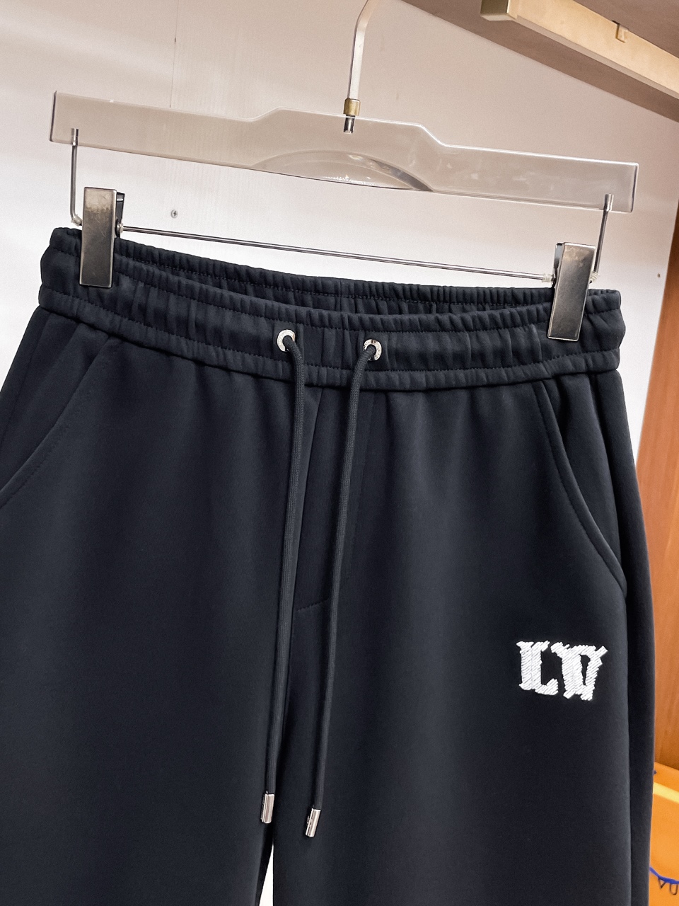 LV高仿短褲男士簡約刺繡字母設計運動休閒百搭款| 13 LV高仿短褲男士簡約刺繡字母設計運動休閒百搭款