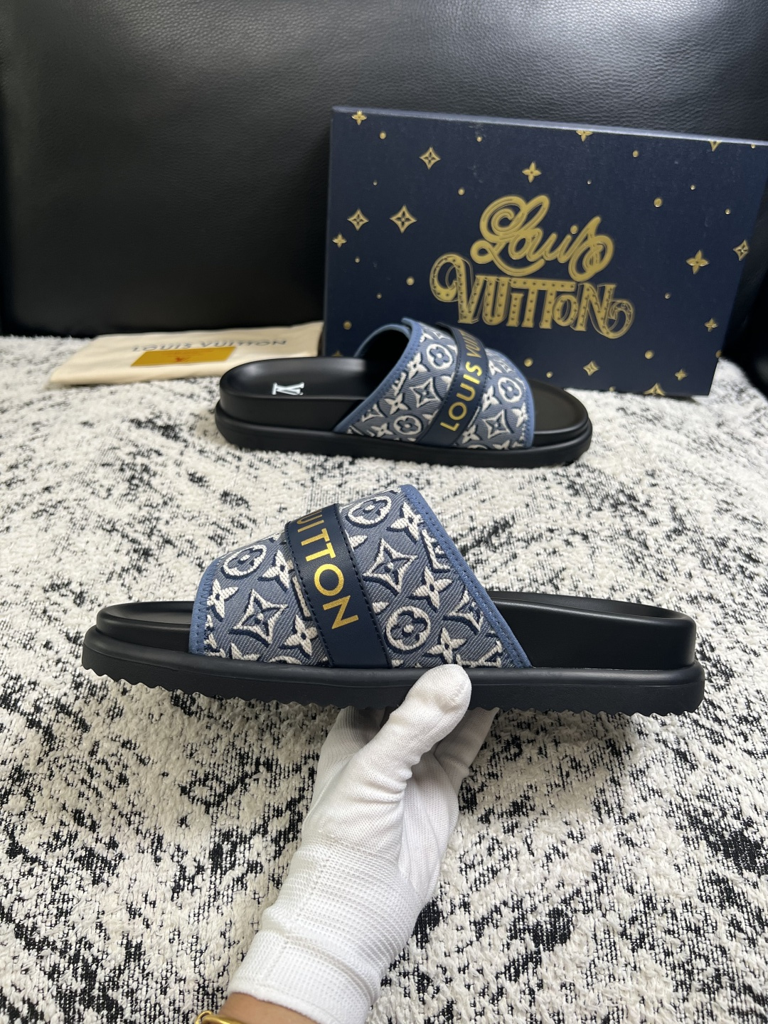 LV原單魔術貼拖鞋 藍色Monogram設計休閒厚底涼拖| 11 LV原單魔術貼拖鞋 藍色Monogram設計休閒厚底涼拖