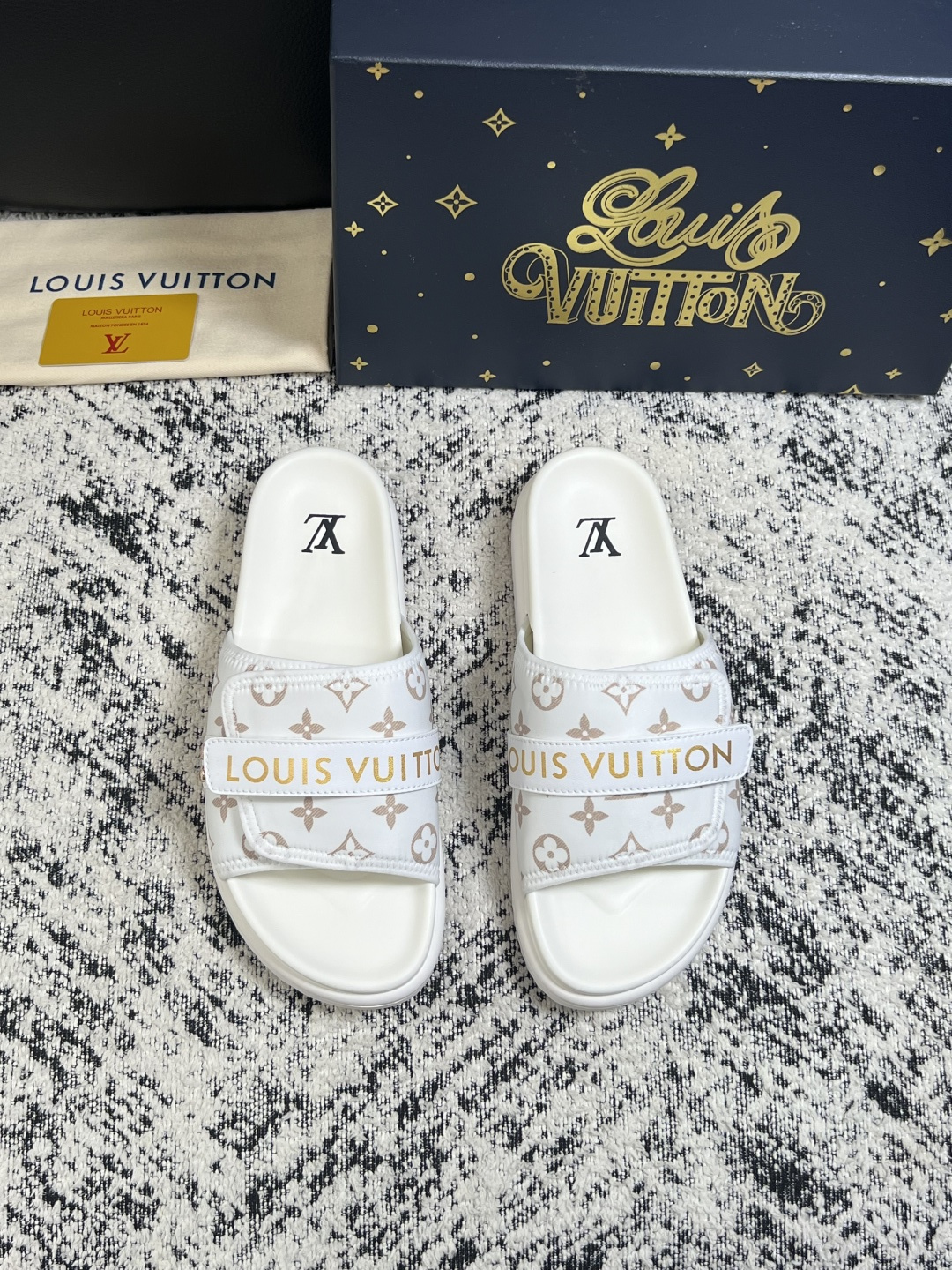 LV一比一魔術貼拖鞋 白色Monogram印花休閒百搭厚底涼拖