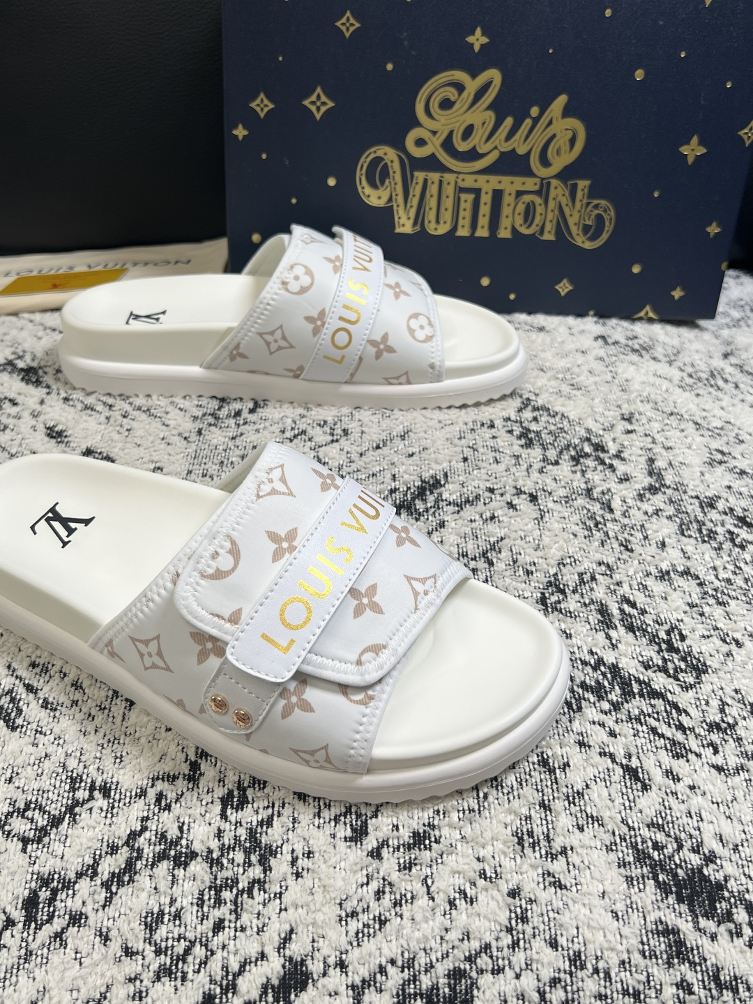 LV一比一魔術貼拖鞋 白色Monogram印花休閒百搭厚底涼拖