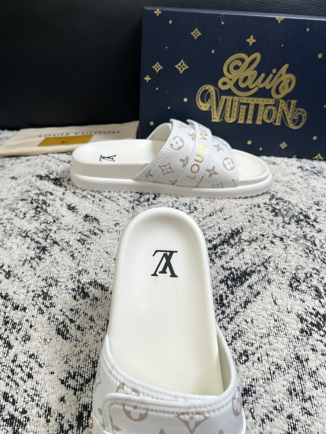 LV一比一魔術貼拖鞋 白色Monogram印花休閒百搭厚底涼拖