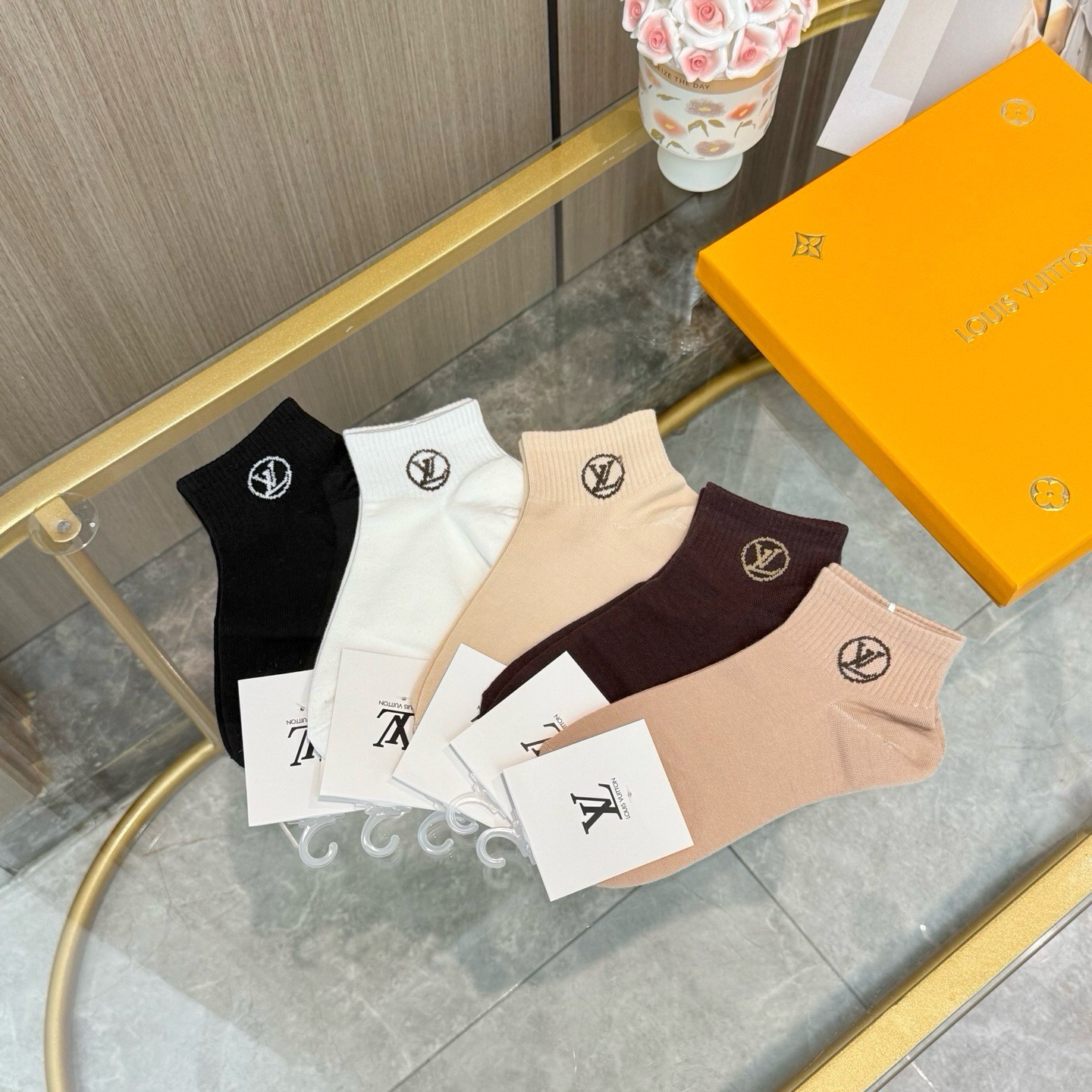 LV原單彩色刺繡襪 時尚百搭舒適透氣男女款| 8 LV原單彩色刺繡襪 時尚百搭舒適透氣男女款