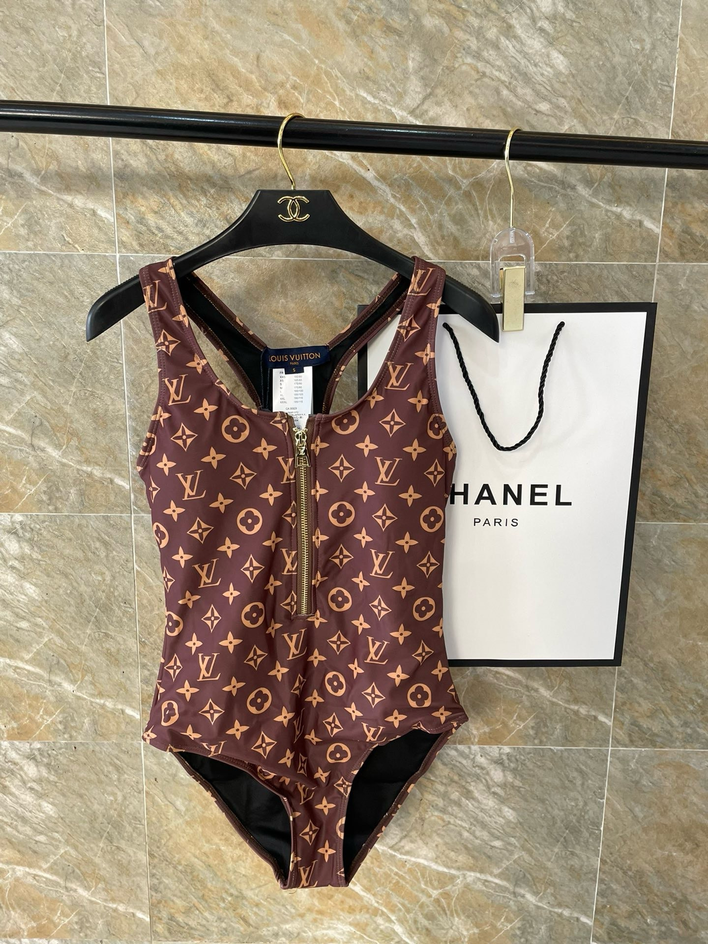 LV A貨 Monogram老花拉链连体泳衣 运动风显瘦泳装| 3 LV A貨 Monogram老花拉链连体泳衣 运动风显瘦泳装
