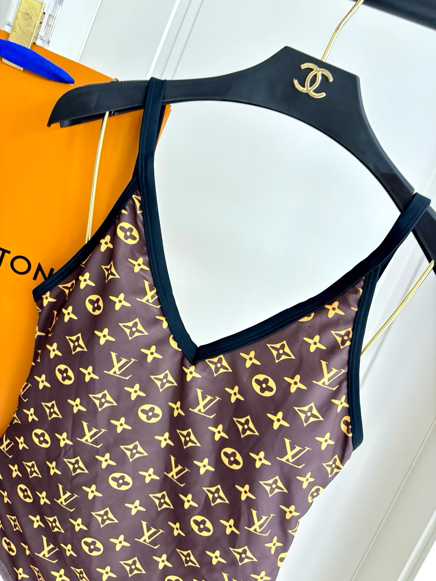 LV 一比一 Monogram老花V领连体泳衣 修身显瘦泳装