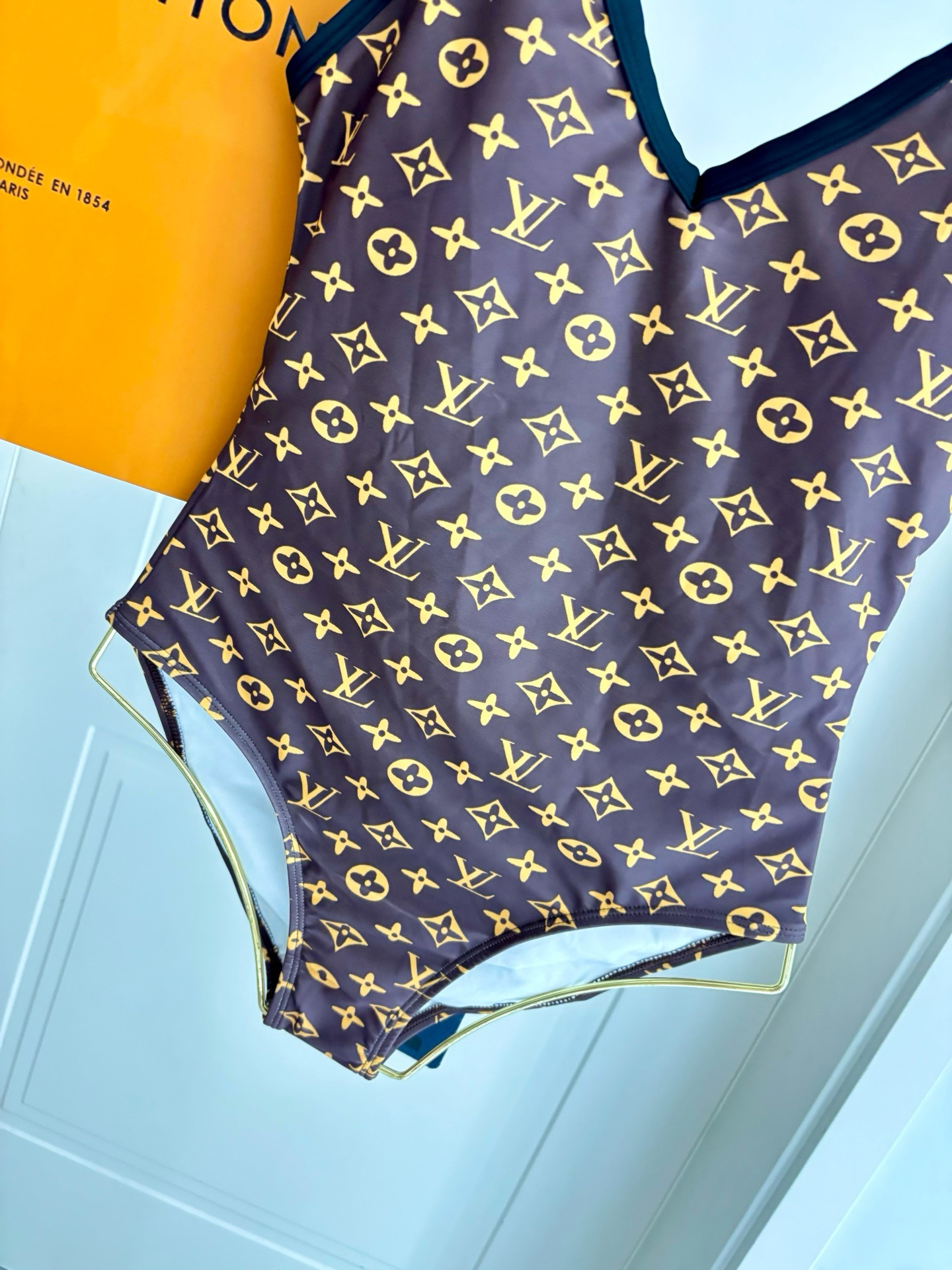 LV 一比一 Monogram老花V领连体泳衣 修身显瘦泳装