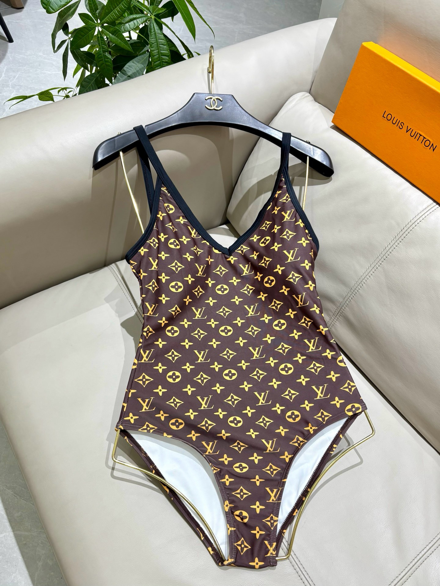 LV 一比一 Monogram老花V领连体泳衣 修身显瘦泳装