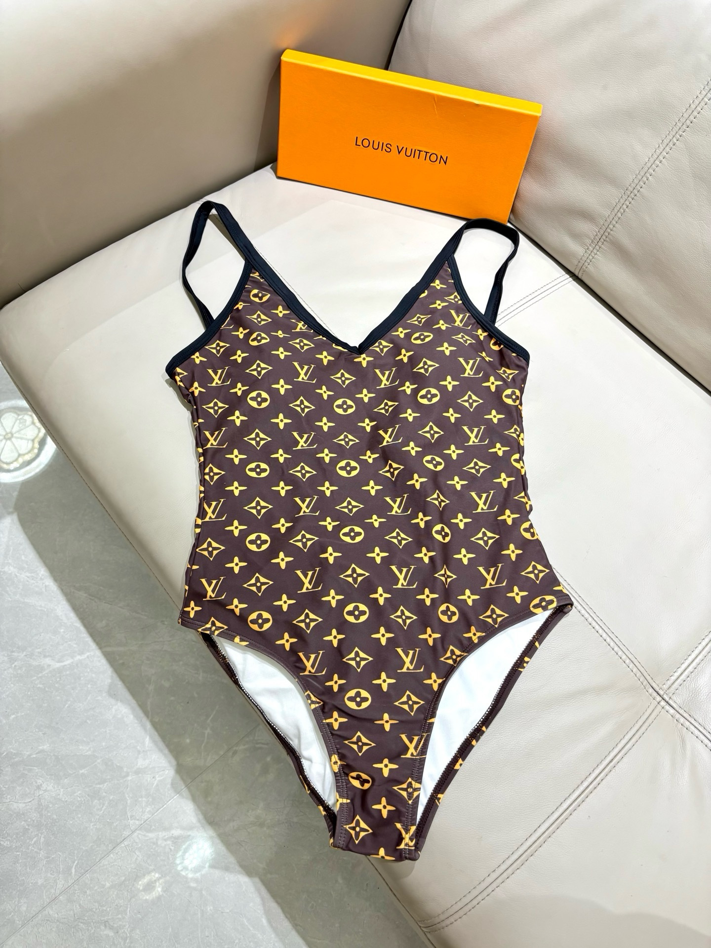 LV 一比一 Monogram老花V领连体泳衣 修身显瘦泳装