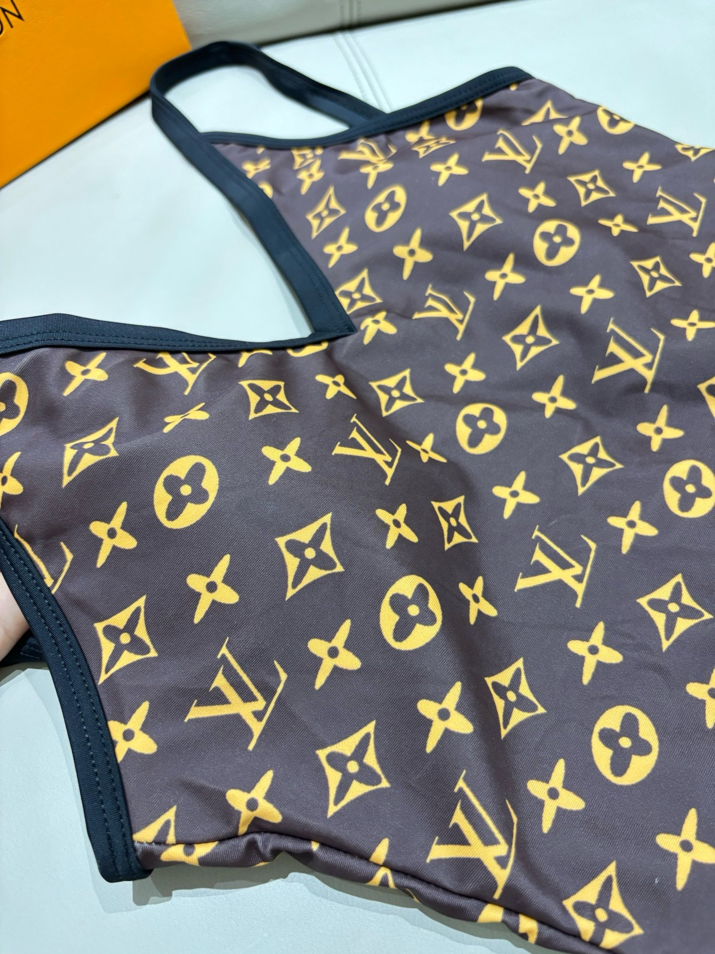 LV 一比一 Monogram老花V领连体泳衣 修身显瘦泳装